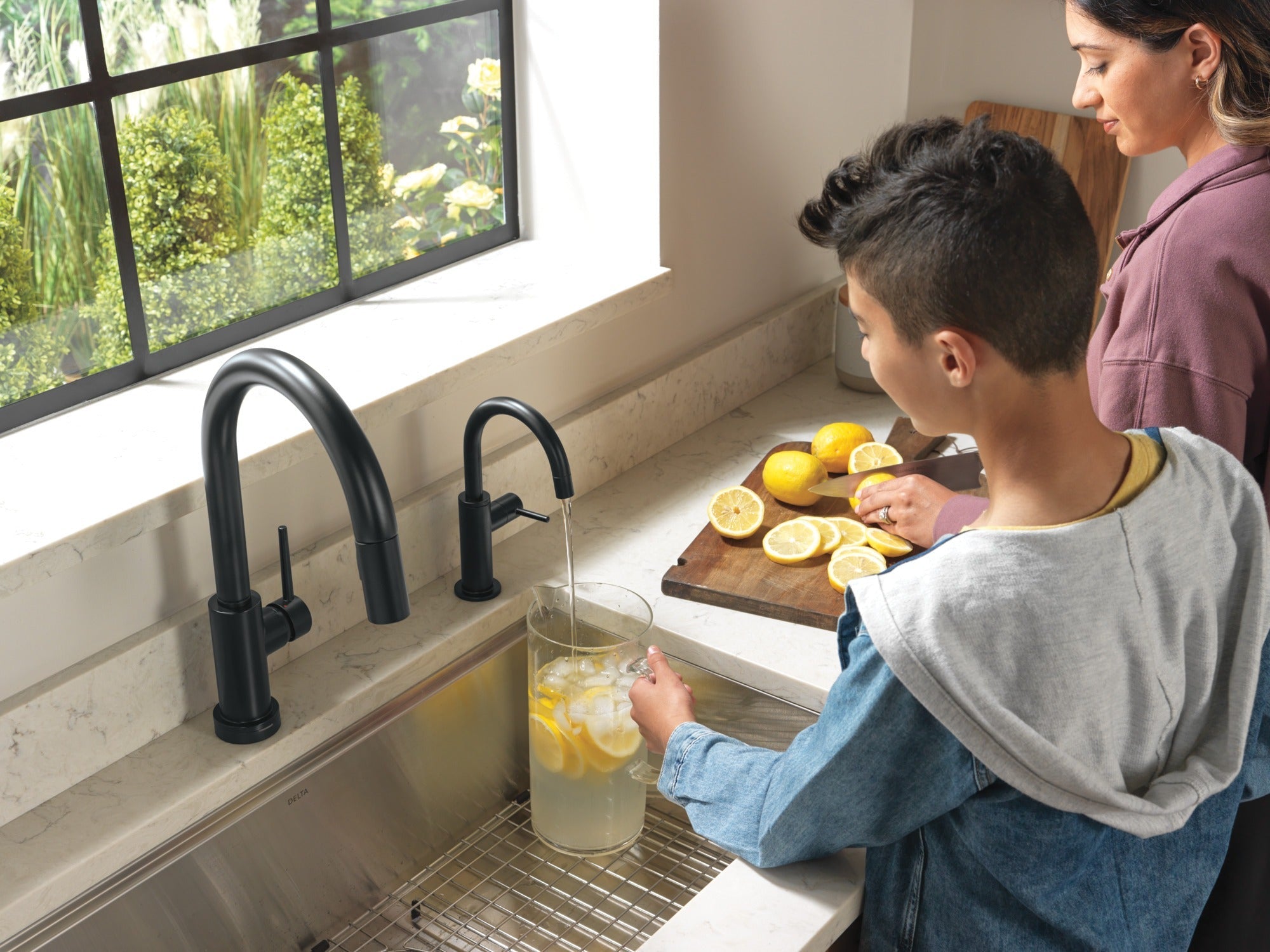 Delta Other Contemporary Round Beverage Faucet