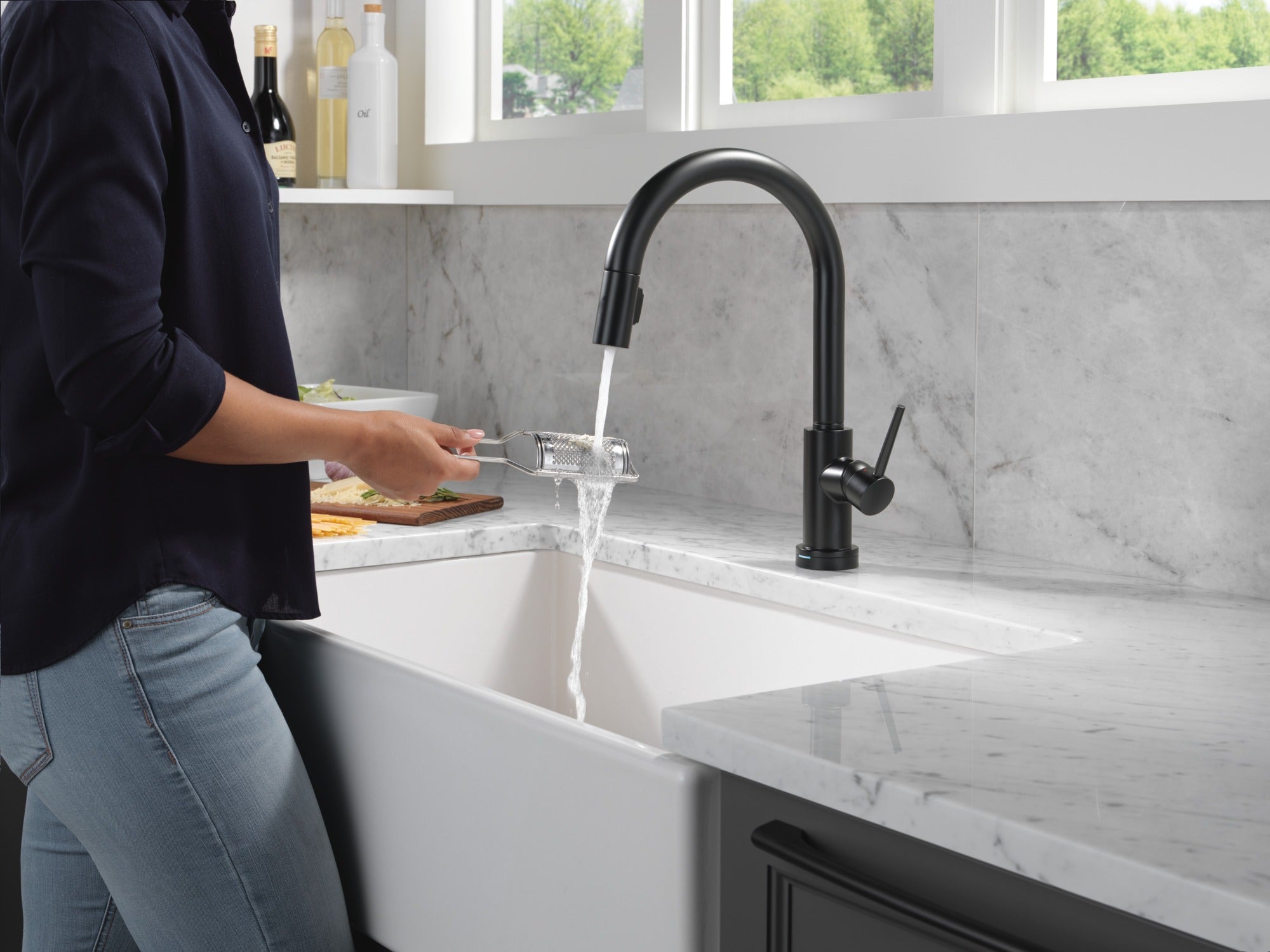 Delta Trinsic® VoiceIQ® Kitchen Faucet with Touch<sub>2</sub>O® Technology with Touchless Technology