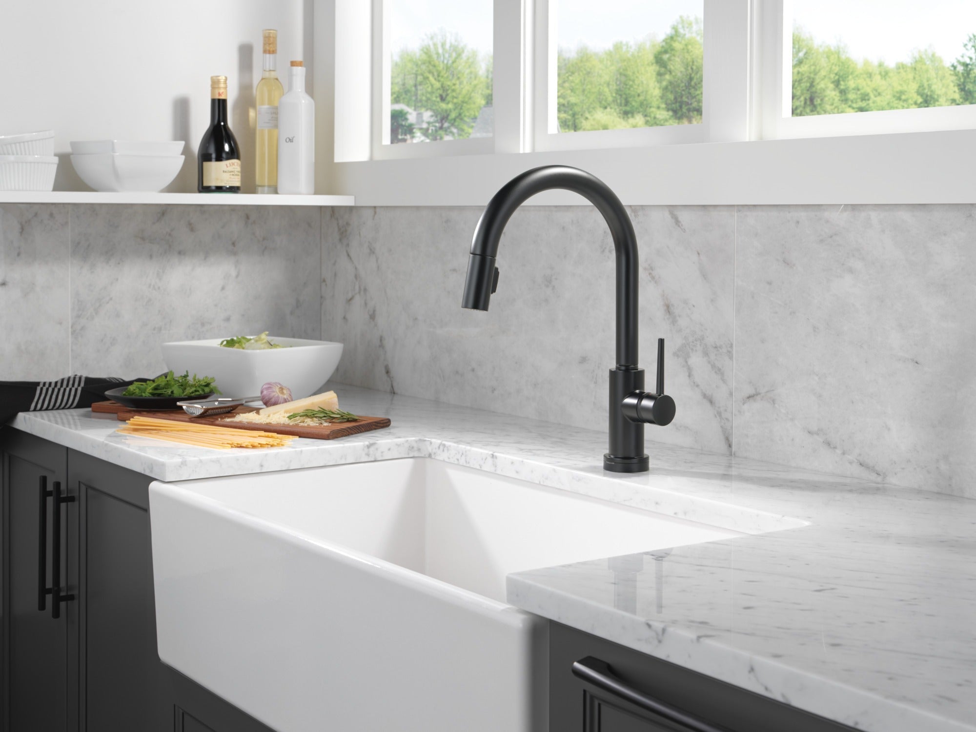 Delta Trinsic® VoiceIQ® Kitchen Faucet with Touch<sub>2</sub>O® Technology with Touchless Technology