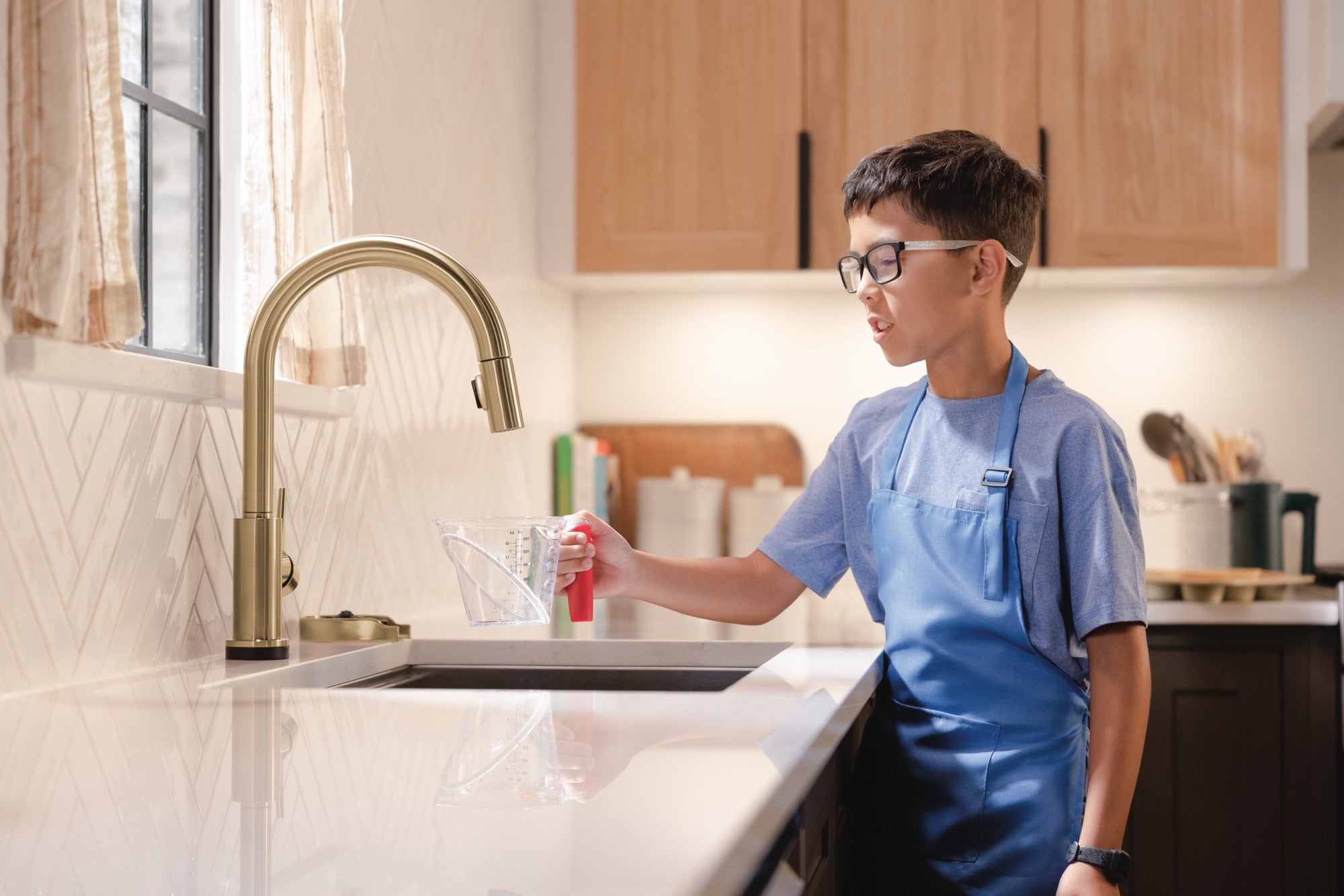 Delta Trinsic® VoiceIQ® Kitchen Faucet with Touch<sub>2</sub>O® Technology with Touchless Technology
