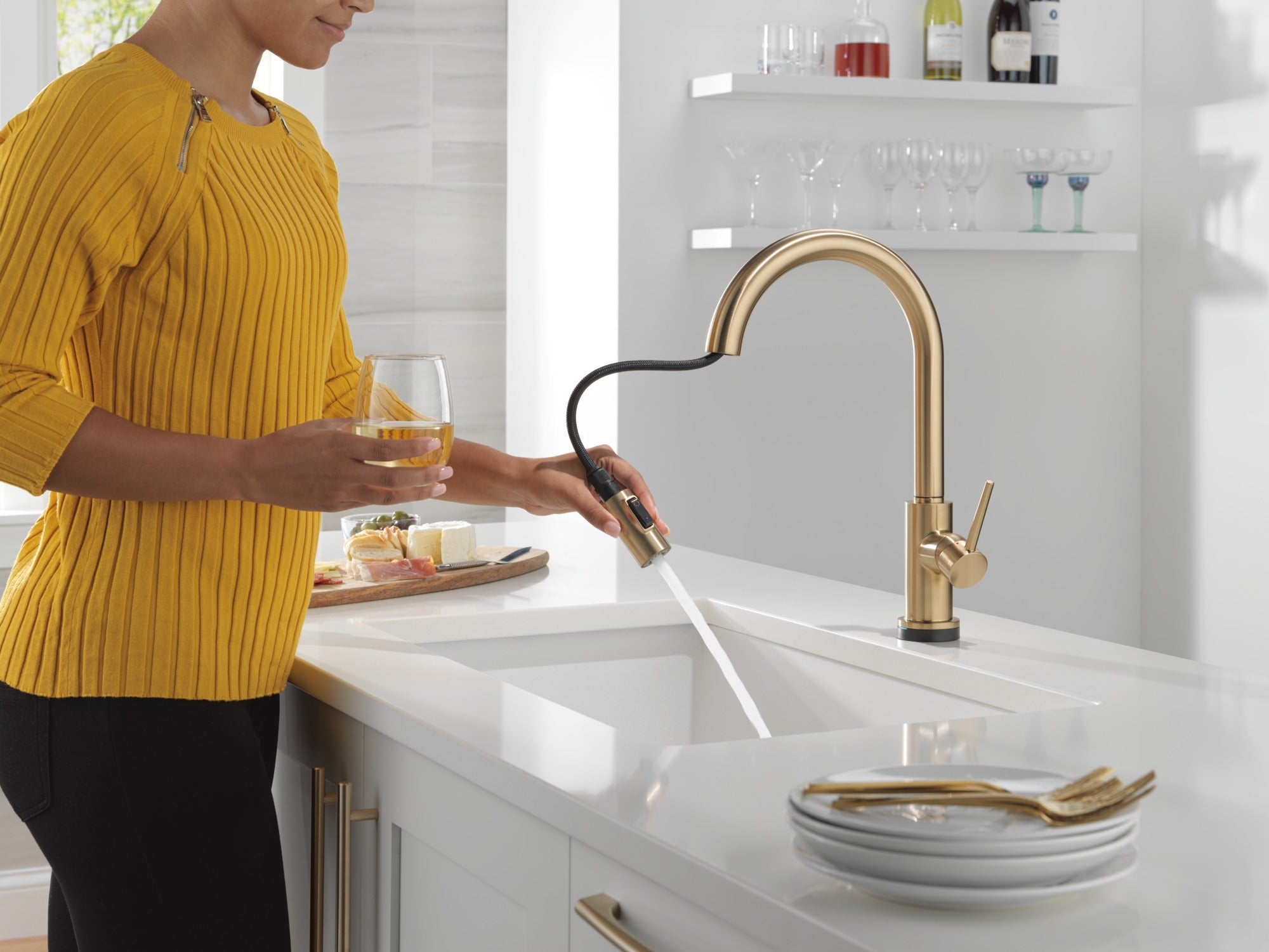 Delta Trinsic® VoiceIQ® Kitchen Faucet with Touch<sub>2</sub>O® Technology with Touchless Technology