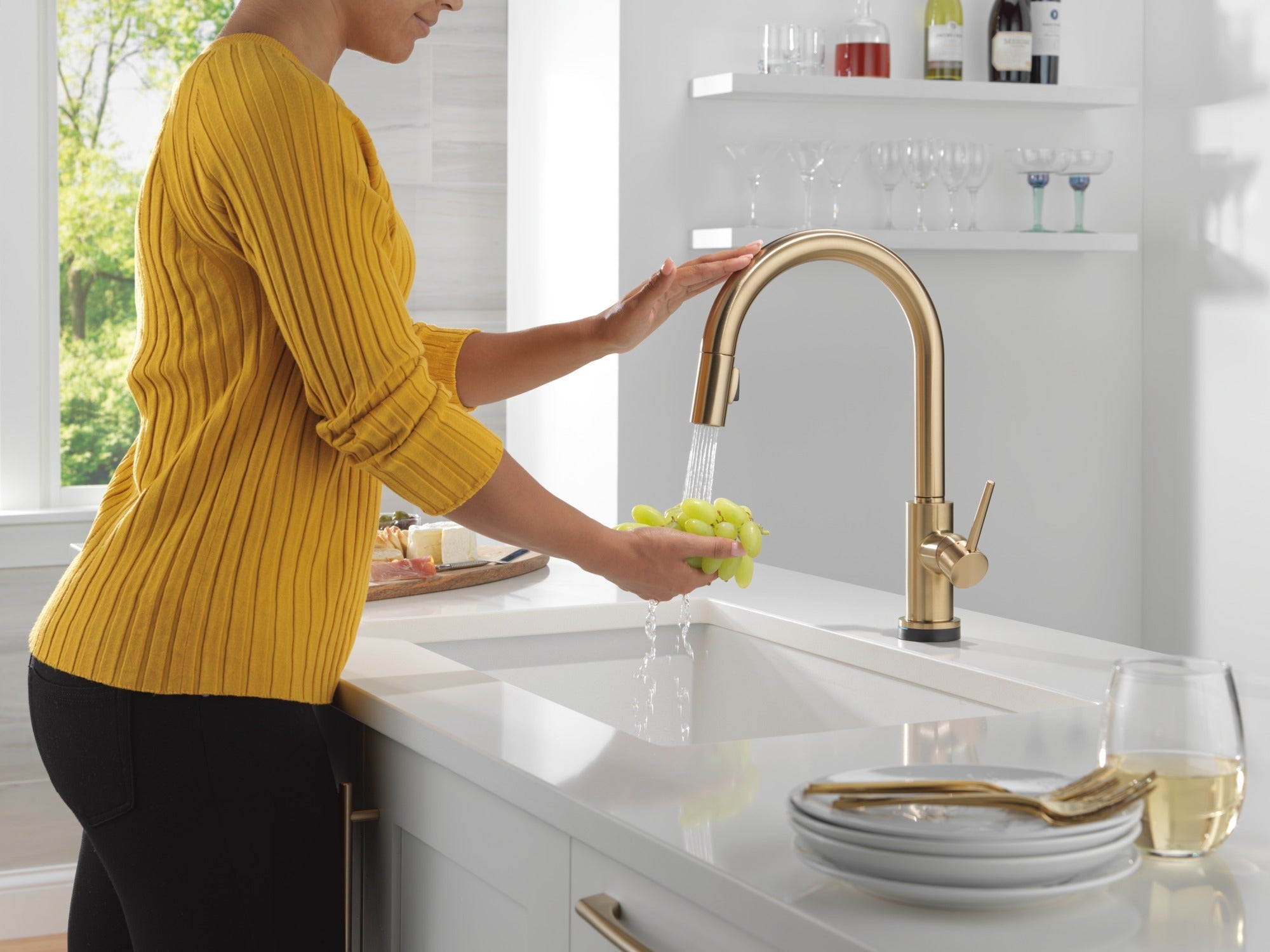 Delta Trinsic® VoiceIQ® Kitchen Faucet with Touch<sub>2</sub>O® Technology with Touchless Technology