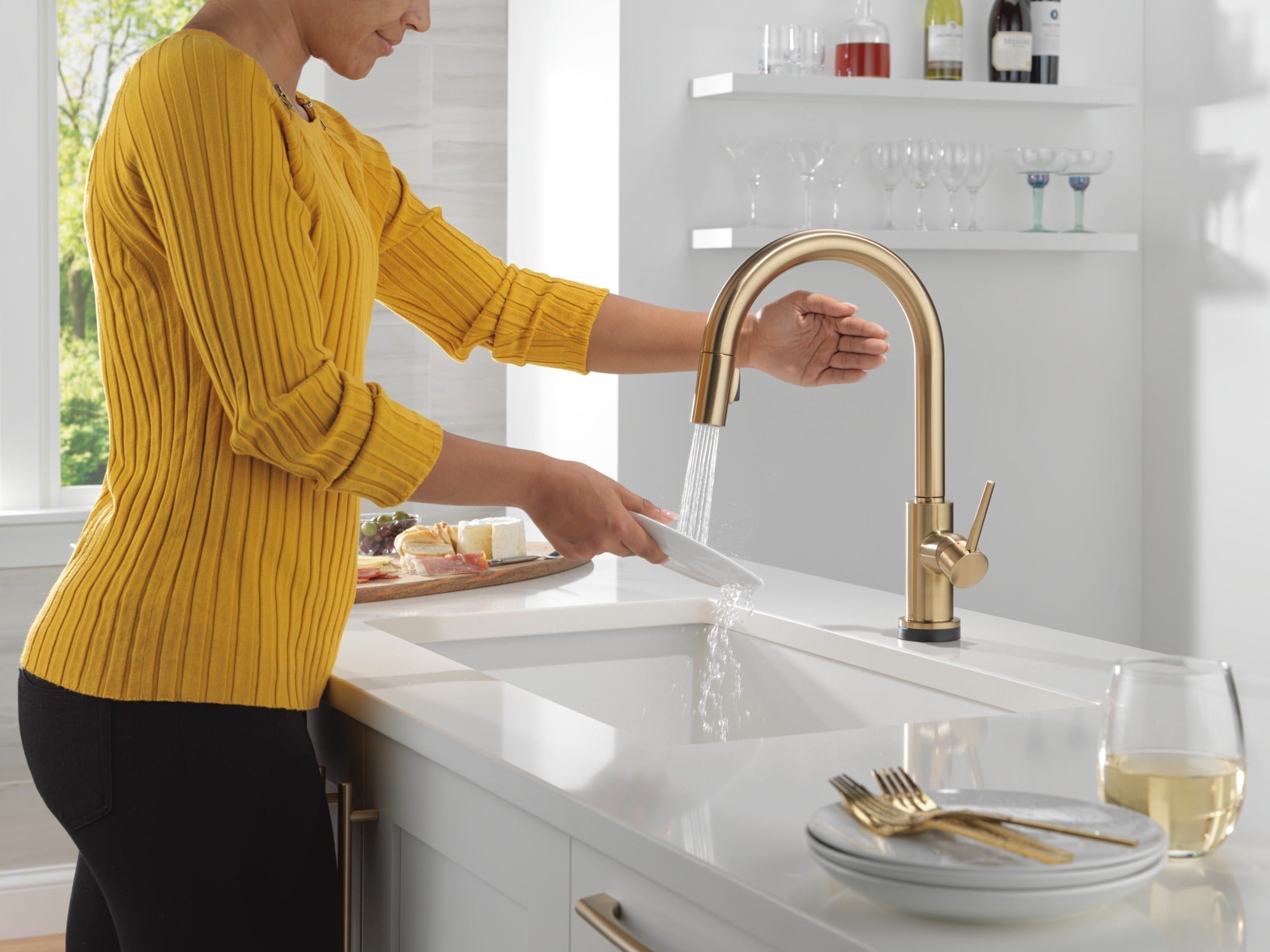 Delta Trinsic® VoiceIQ® Kitchen Faucet with Touch<sub>2</sub>O® Technology with Touchless Technology