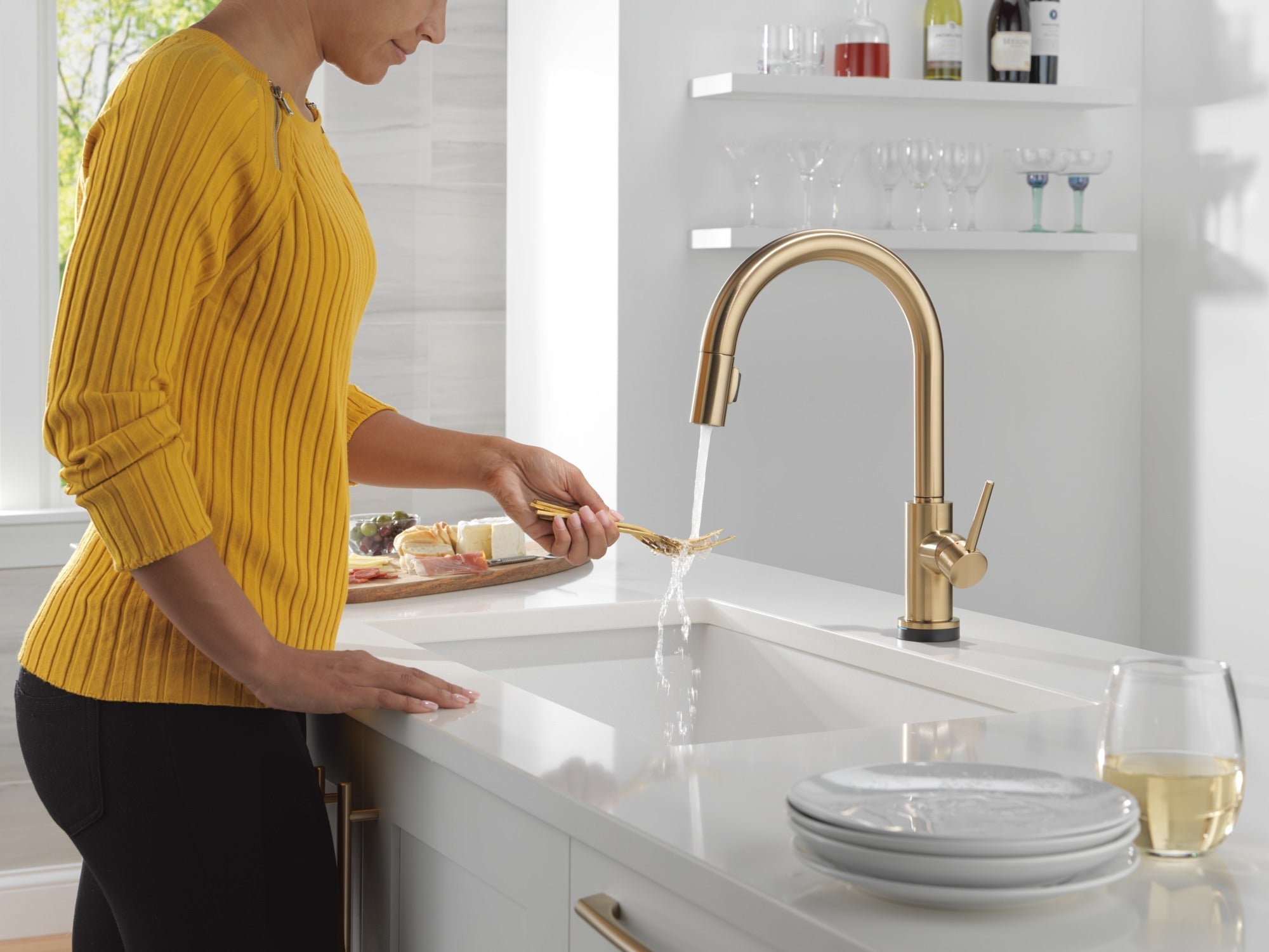 Delta Trinsic® VoiceIQ® Kitchen Faucet with Touch<sub>2</sub>O® Technology with Touchless Technology