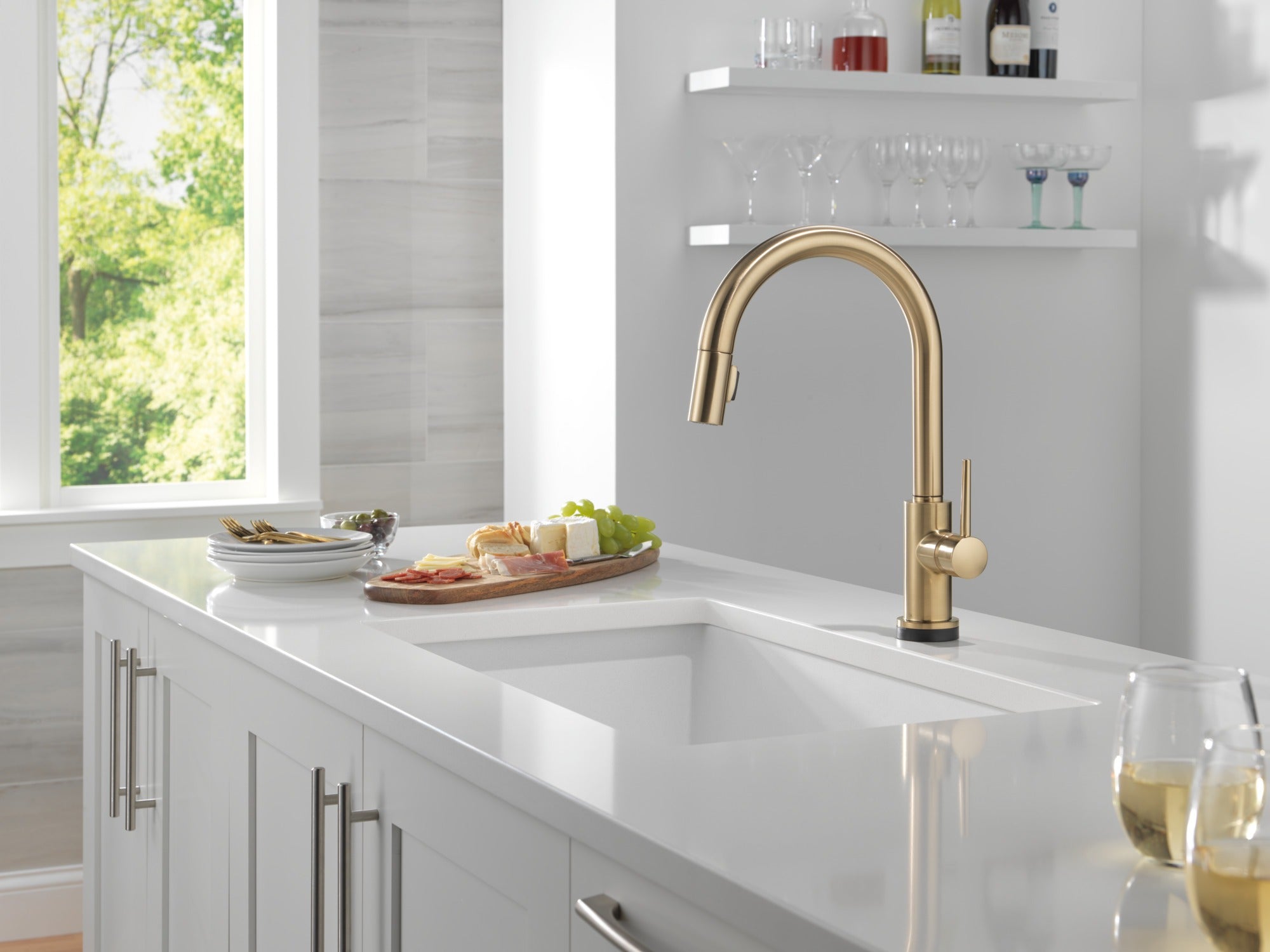 Delta Trinsic® VoiceIQ® Kitchen Faucet with Touch<sub>2</sub>O® Technology with Touchless Technology