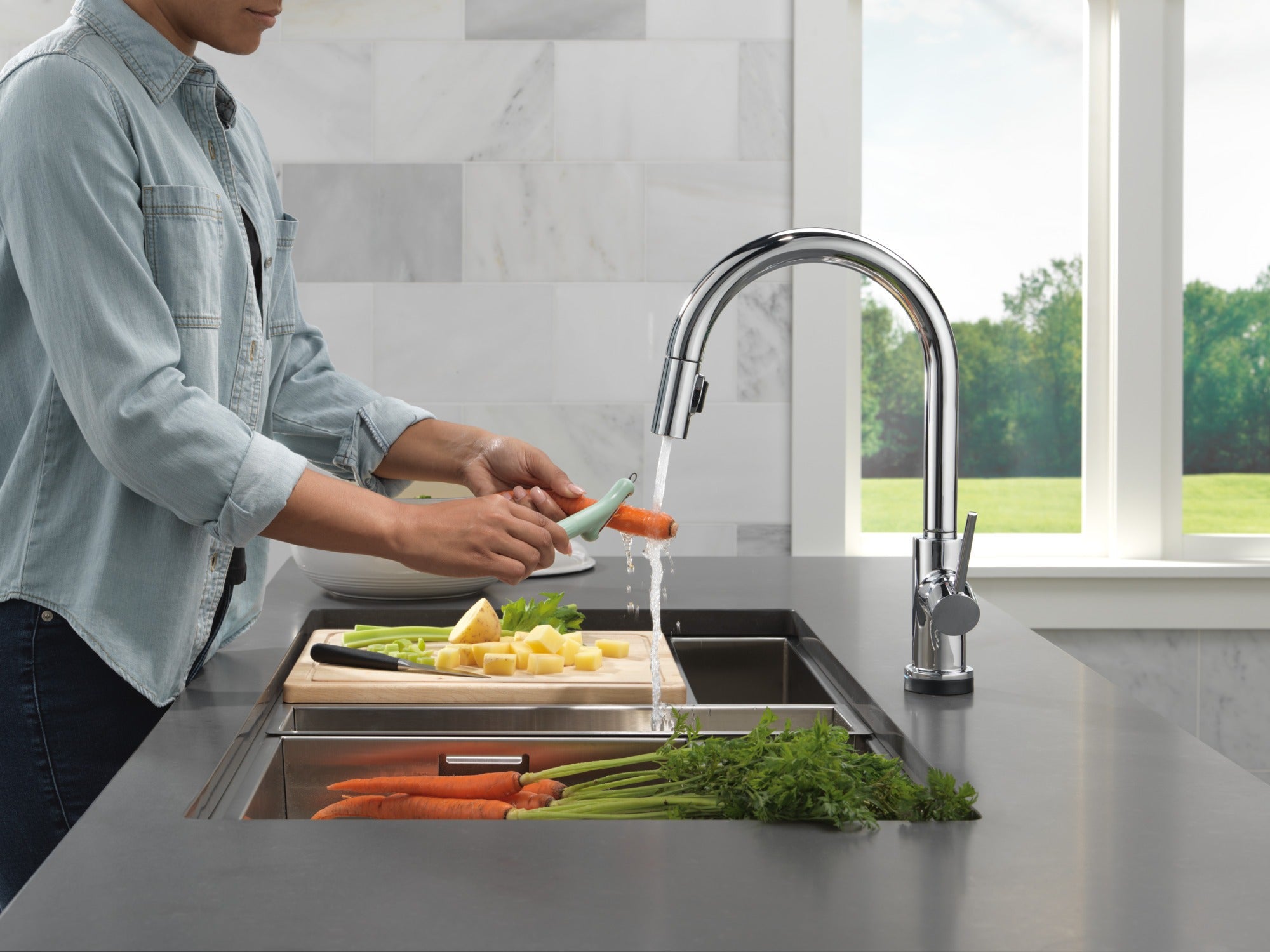 Delta Trinsic® VoiceIQ® Kitchen Faucet with Touch<sub>2</sub>O® Technology with Touchless Technology