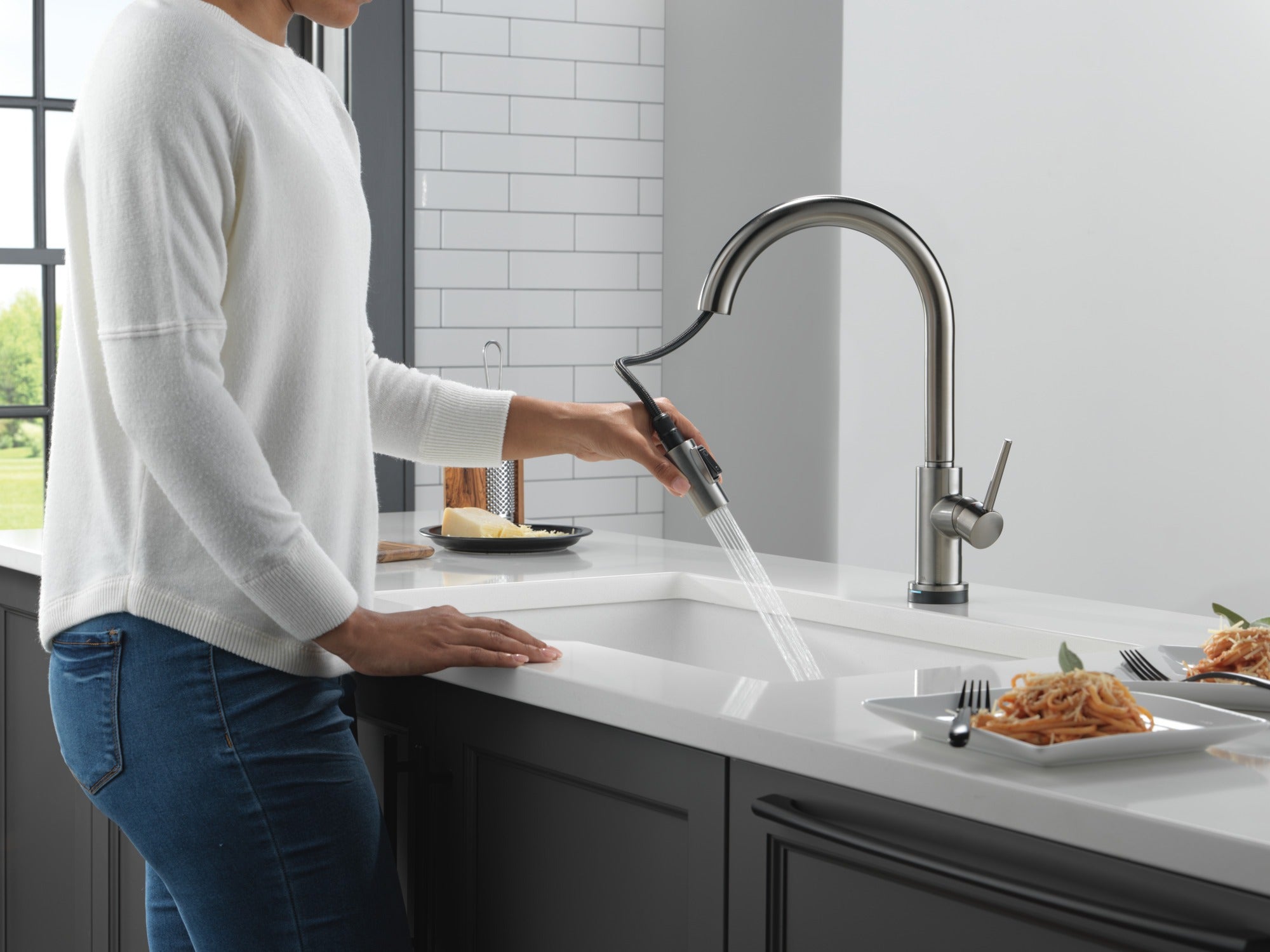 Delta Trinsic® VoiceIQ® Kitchen Faucet with Touch<sub>2</sub>O® Technology with Touchless Technology
