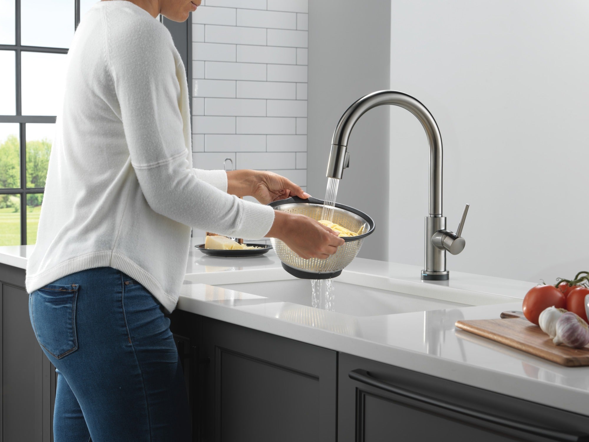 Delta Trinsic® VoiceIQ® Kitchen Faucet with Touch<sub>2</sub>O® Technology with Touchless Technology