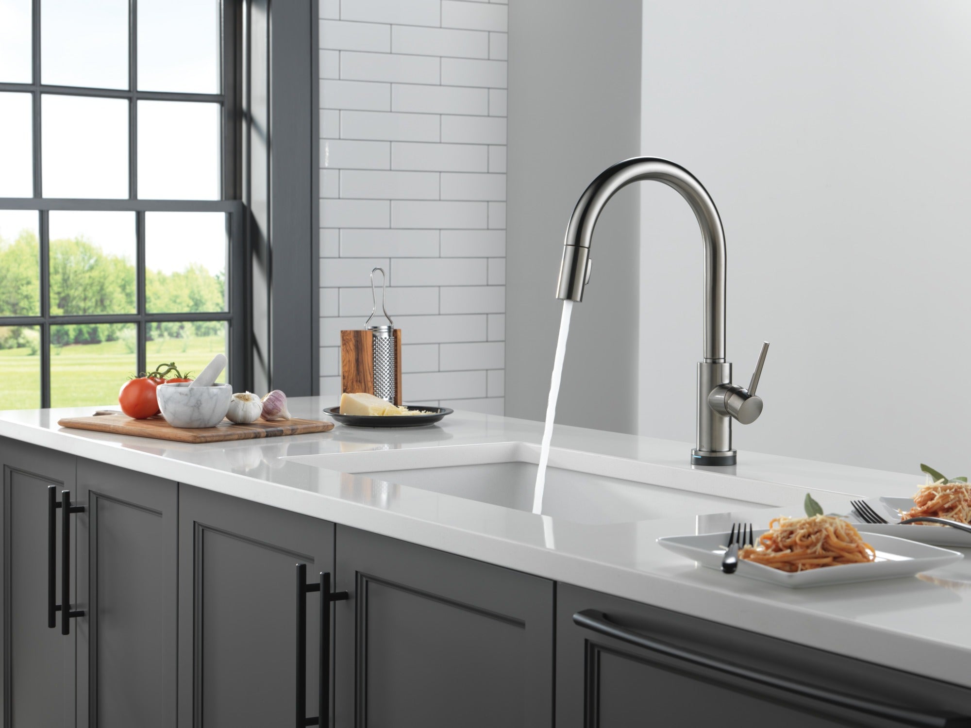 Delta Trinsic® VoiceIQ® Kitchen Faucet with Touch<sub>2</sub>O® Technology with Touchless Technology
