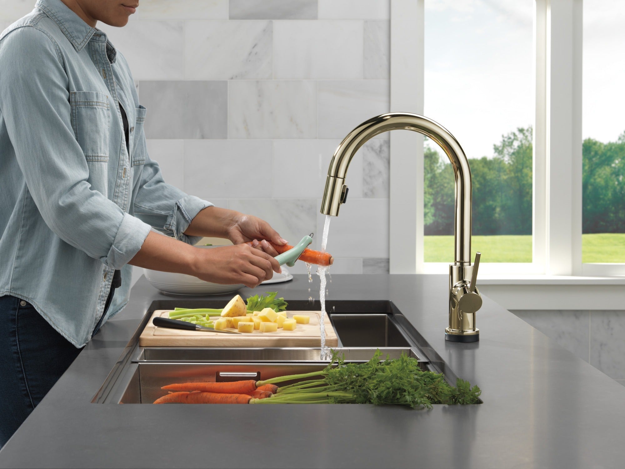 Delta Trinsic® VoiceIQ® Kitchen Faucet with Touch<sub>2</sub>O® Technology with Touchless Technology