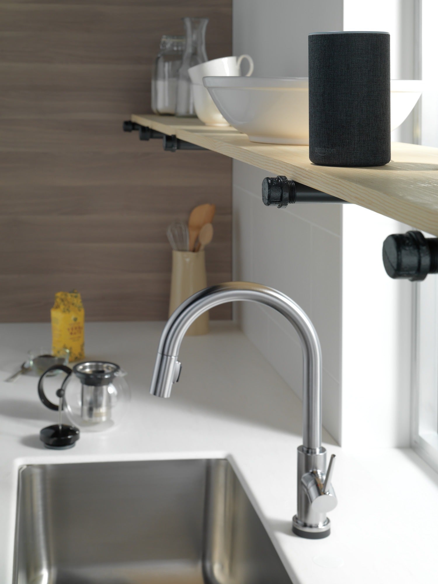Delta Trinsic® VoiceIQ® Single-Handle Pull-Down Kitchen Faucet with Touch<sub>2</sub>O® Technology