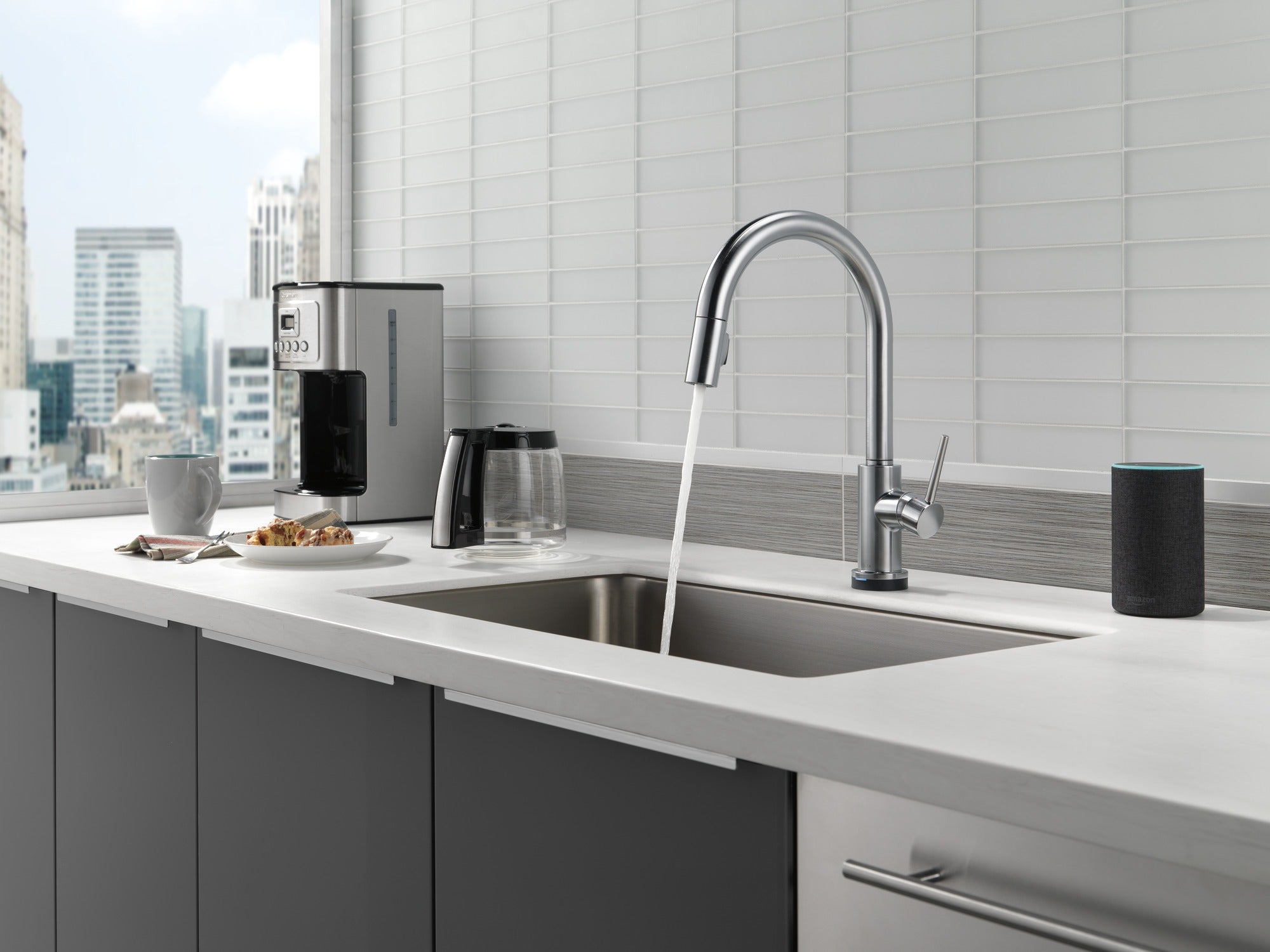Delta Trinsic® VoiceIQ® Single-Handle Pull-Down Kitchen Faucet with Touch<sub>2</sub>O® Technology