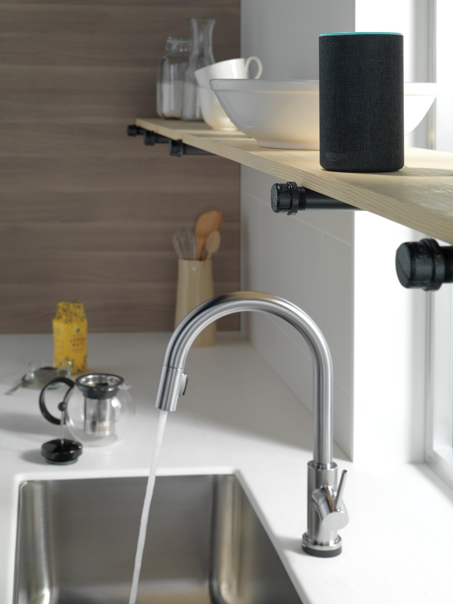 Delta Trinsic® VoiceIQ® Single-Handle Pull-Down Kitchen Faucet with Touch<sub>2</sub>O® Technology