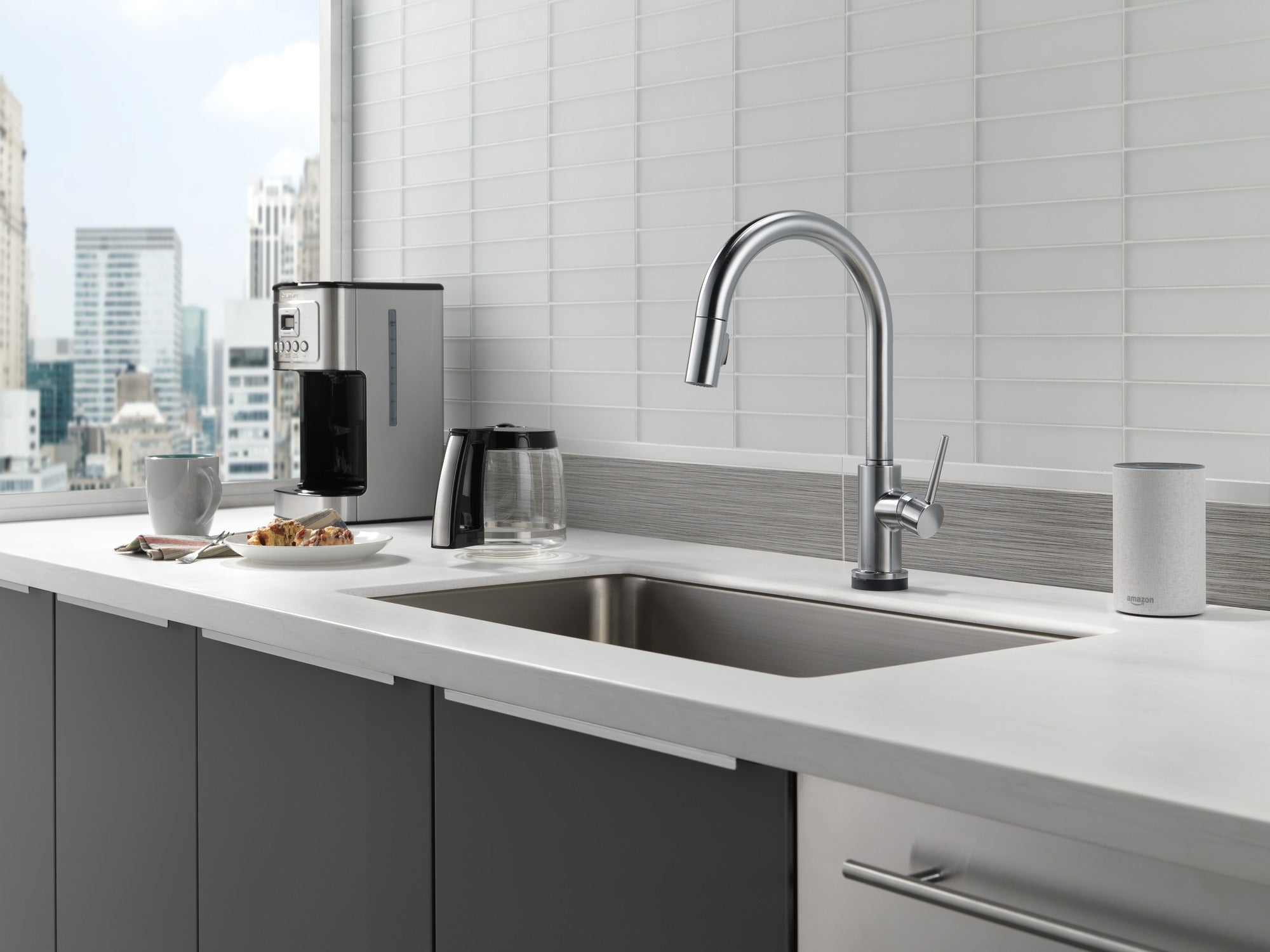 Delta Trinsic® VoiceIQ® Single-Handle Pull-Down Kitchen Faucet with Touch<sub>2</sub>O® Technology