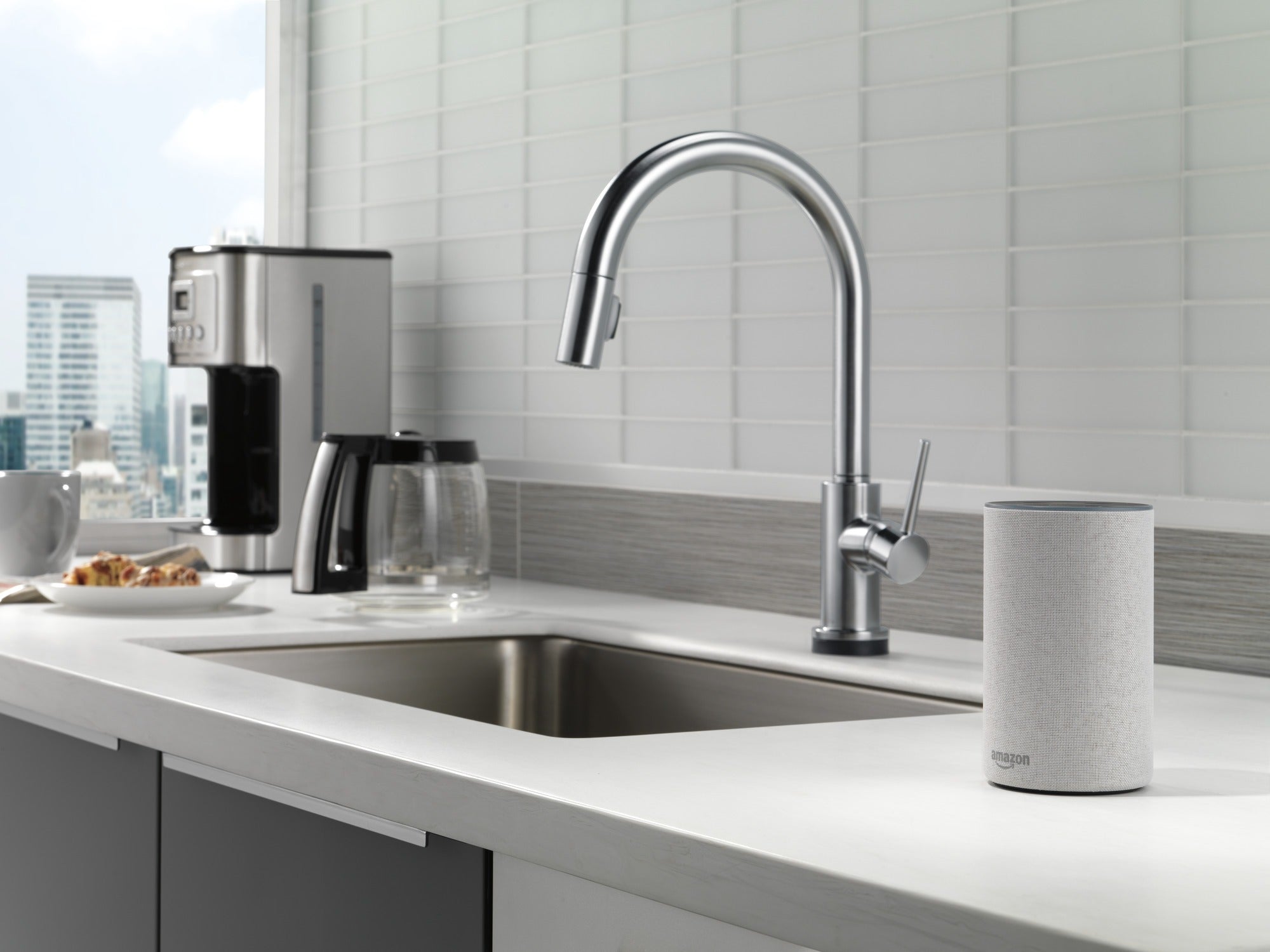 Delta Trinsic® VoiceIQ® Single-Handle Pull-Down Kitchen Faucet with Touch<sub>2</sub>O® Technology