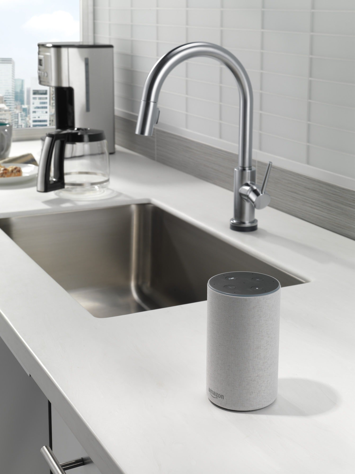 Delta Trinsic® VoiceIQ® Single-Handle Pull-Down Kitchen Faucet with Touch<sub>2</sub>O® Technology