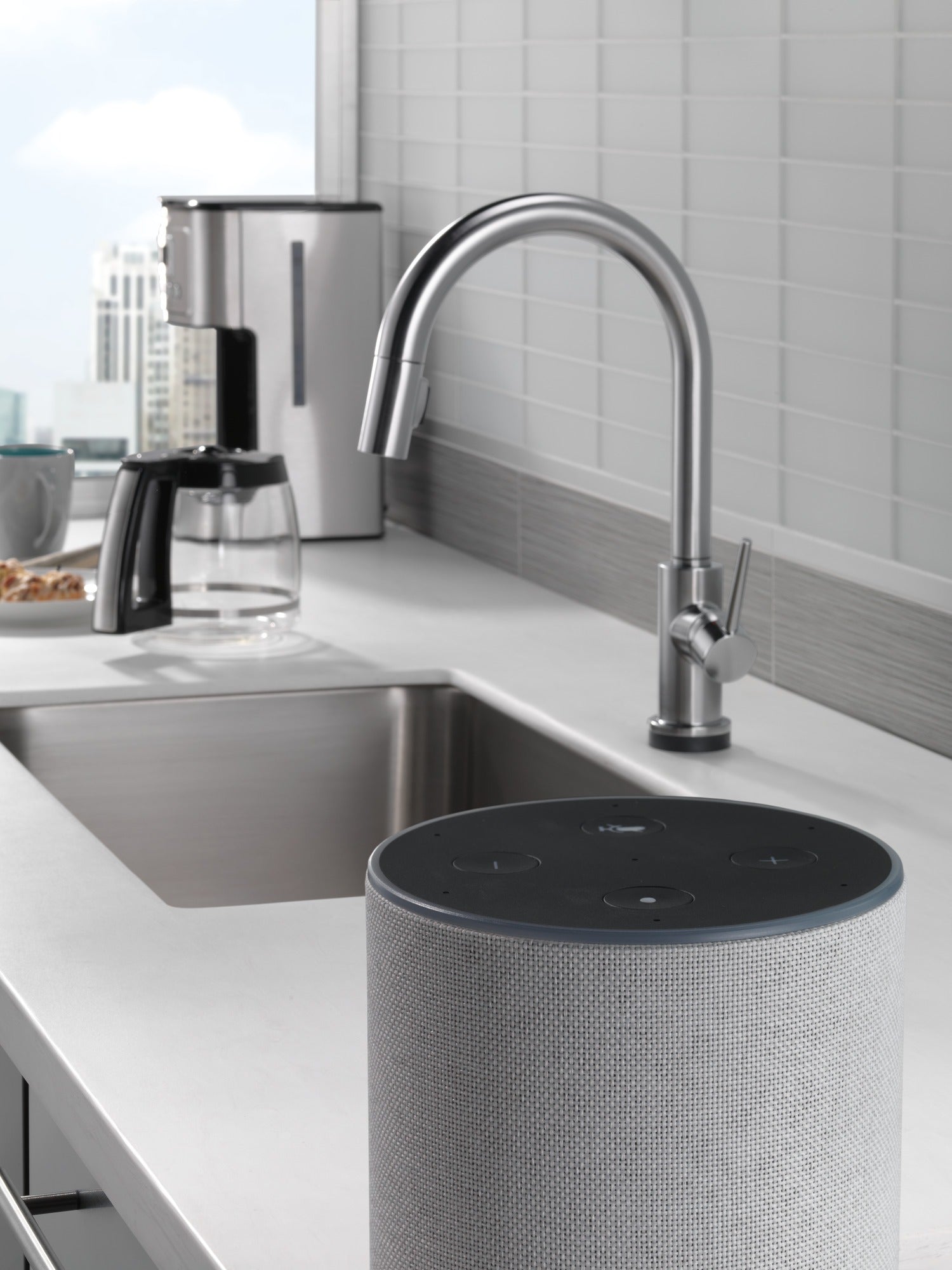 Delta Trinsic® VoiceIQ® Single-Handle Pull-Down Kitchen Faucet with Touch<sub>2</sub>O® Technology