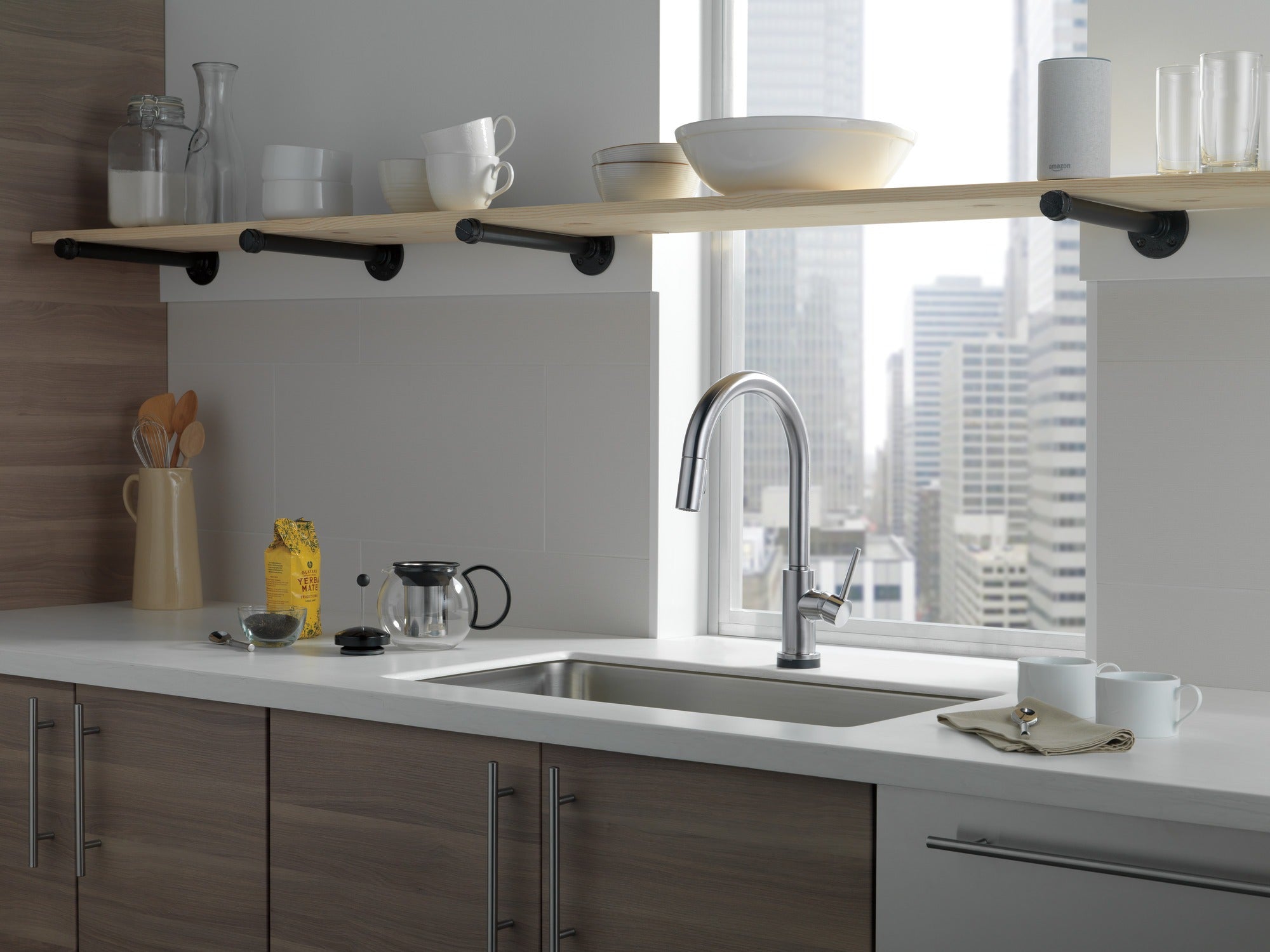 Delta Trinsic® VoiceIQ® Single-Handle Pull-Down Kitchen Faucet with Touch<sub>2</sub>O® Technology