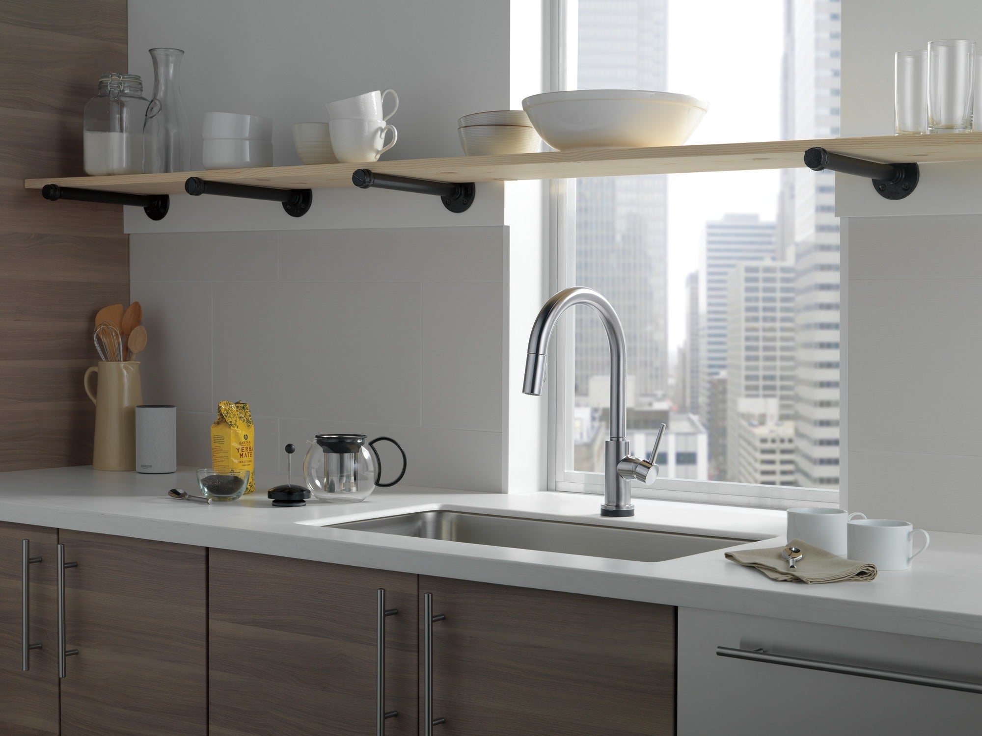 Delta Trinsic® VoiceIQ® Single-Handle Pull-Down Kitchen Faucet with Touch<sub>2</sub>O® Technology