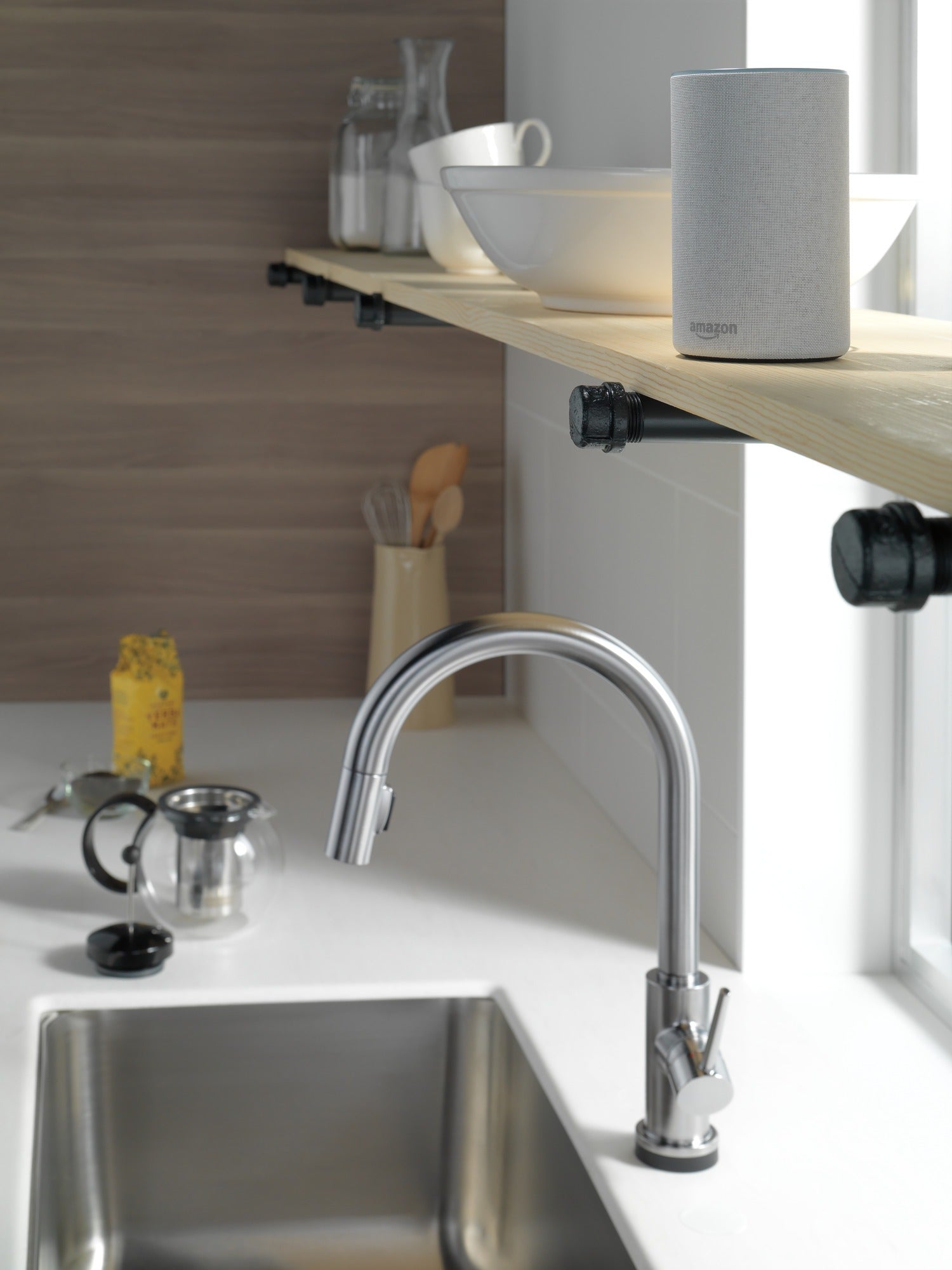 Delta Trinsic® VoiceIQ® Single-Handle Pull-Down Kitchen Faucet with Touch<sub>2</sub>O® Technology