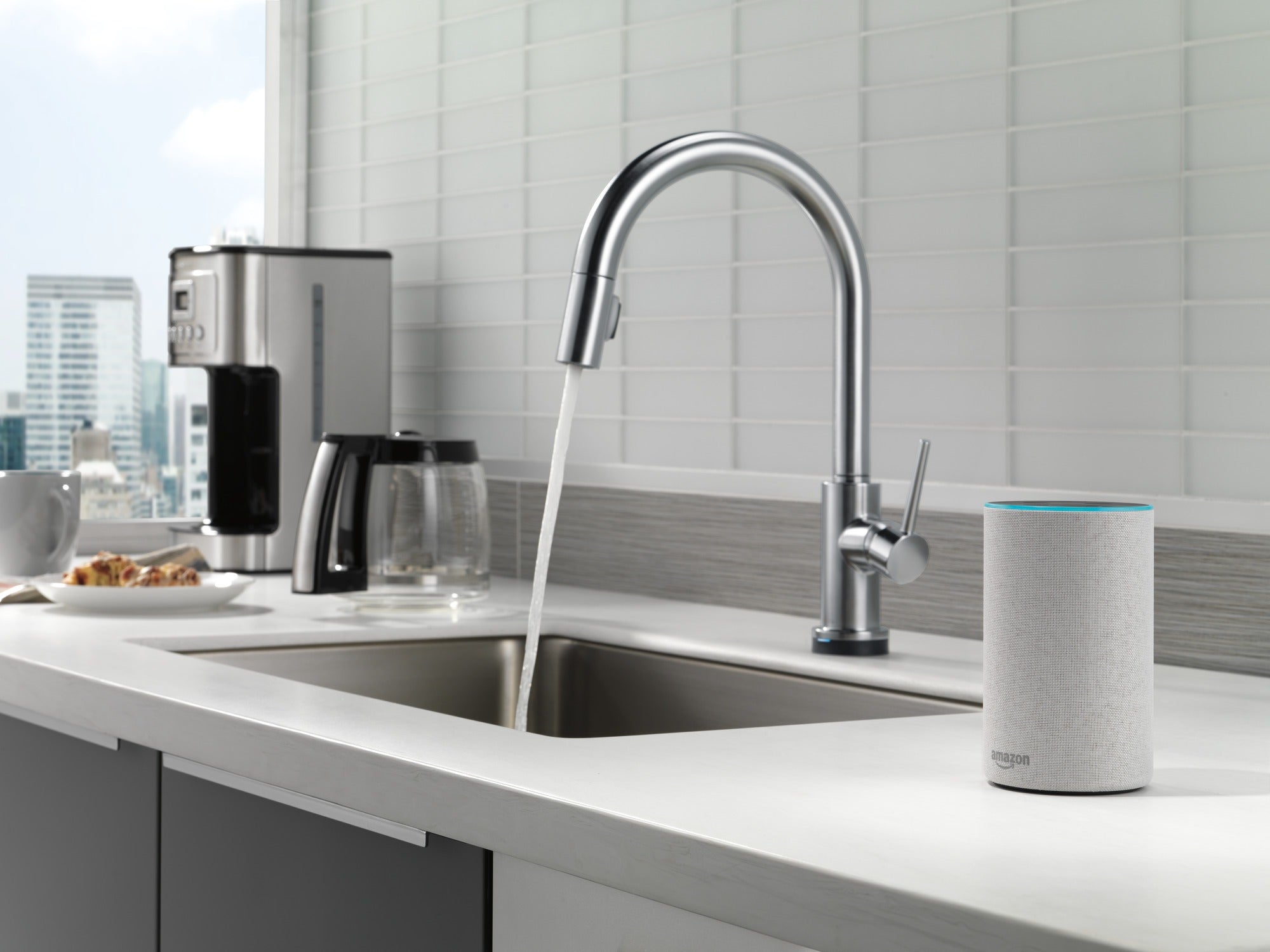 Delta Trinsic® VoiceIQ® Single-Handle Pull-Down Kitchen Faucet with Touch<sub>2</sub>O® Technology