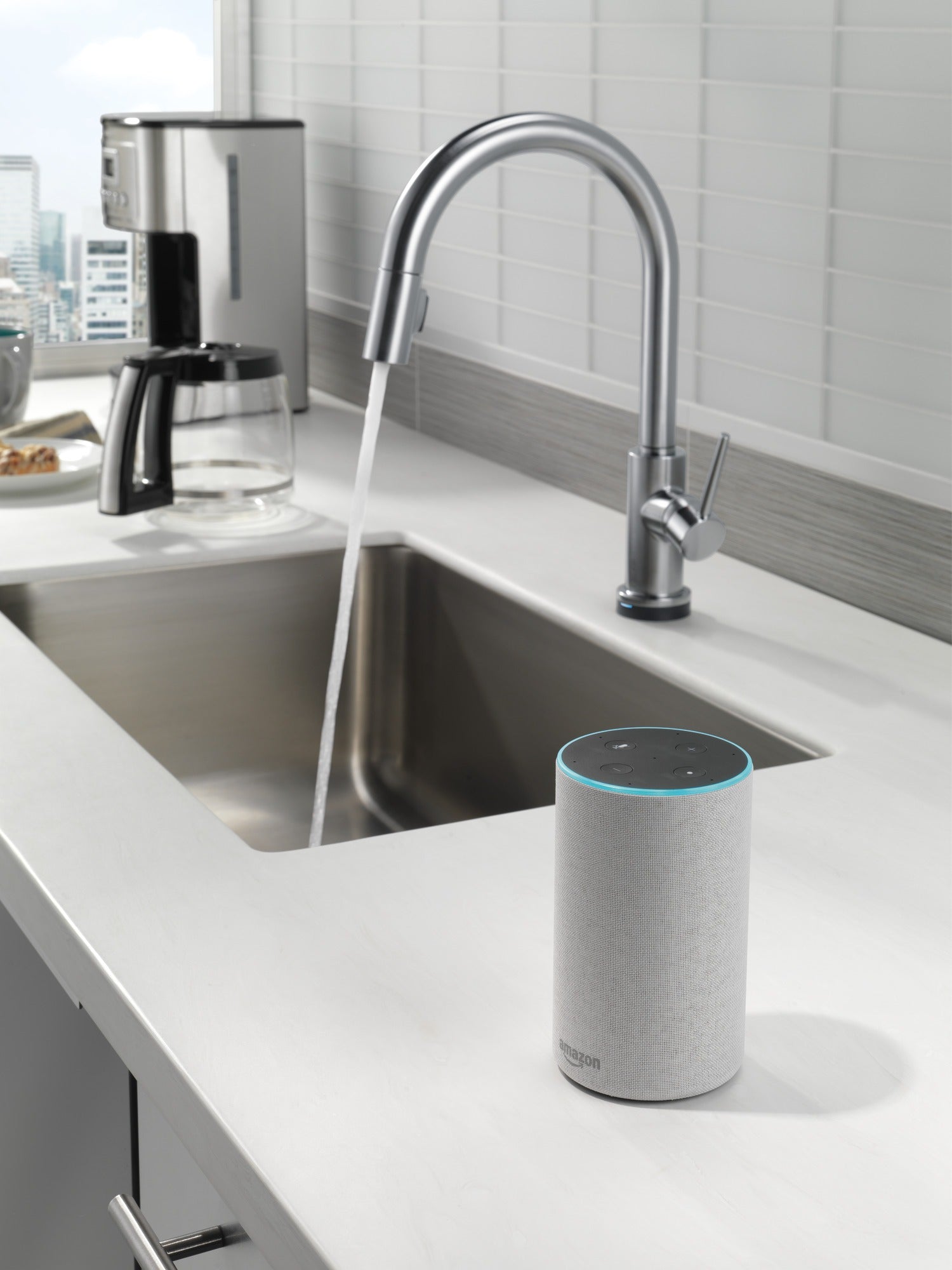 Delta Trinsic® VoiceIQ® Single-Handle Pull-Down Kitchen Faucet with Touch<sub>2</sub>O® Technology