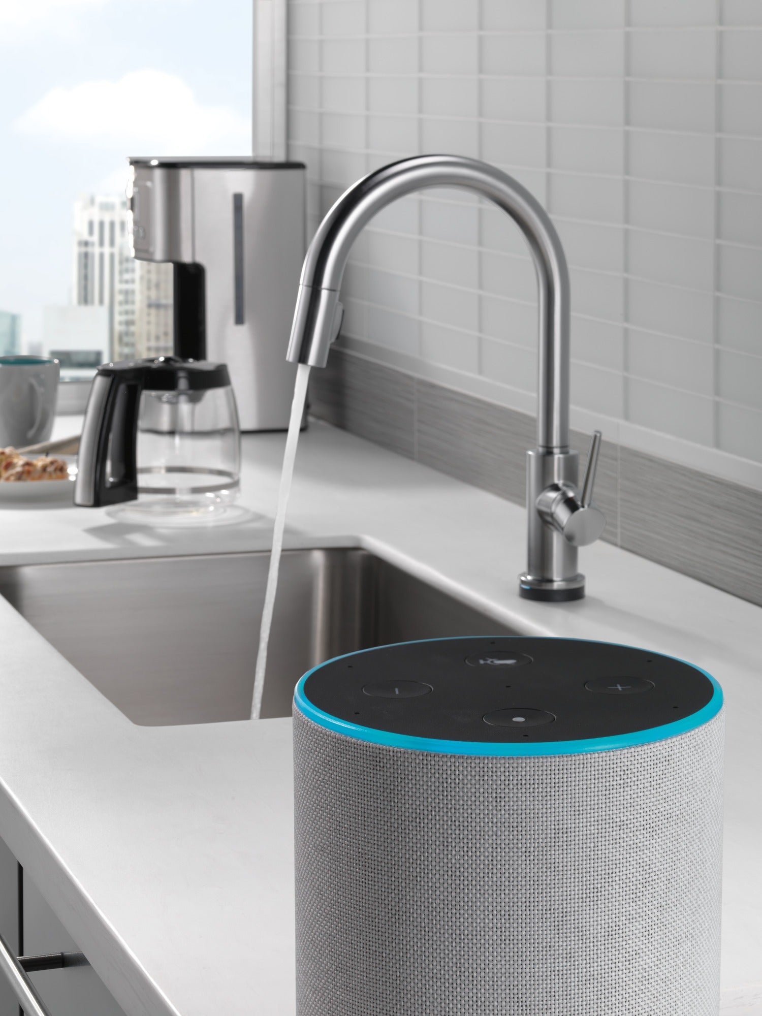 Delta Trinsic® VoiceIQ® Single-Handle Pull-Down Kitchen Faucet with Touch<sub>2</sub>O® Technology