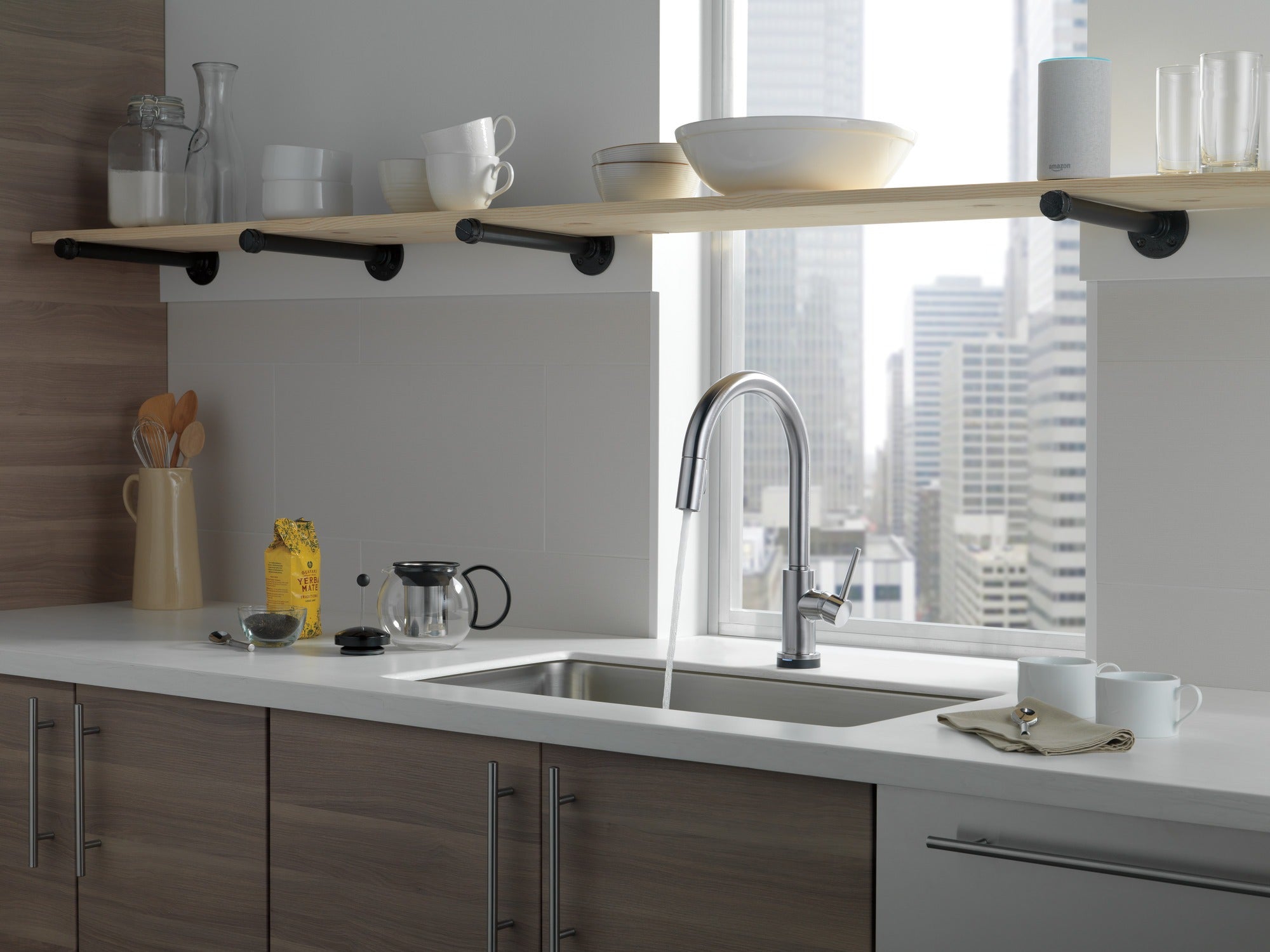 Delta Trinsic® VoiceIQ® Single-Handle Pull-Down Kitchen Faucet with Touch<sub>2</sub>O® Technology