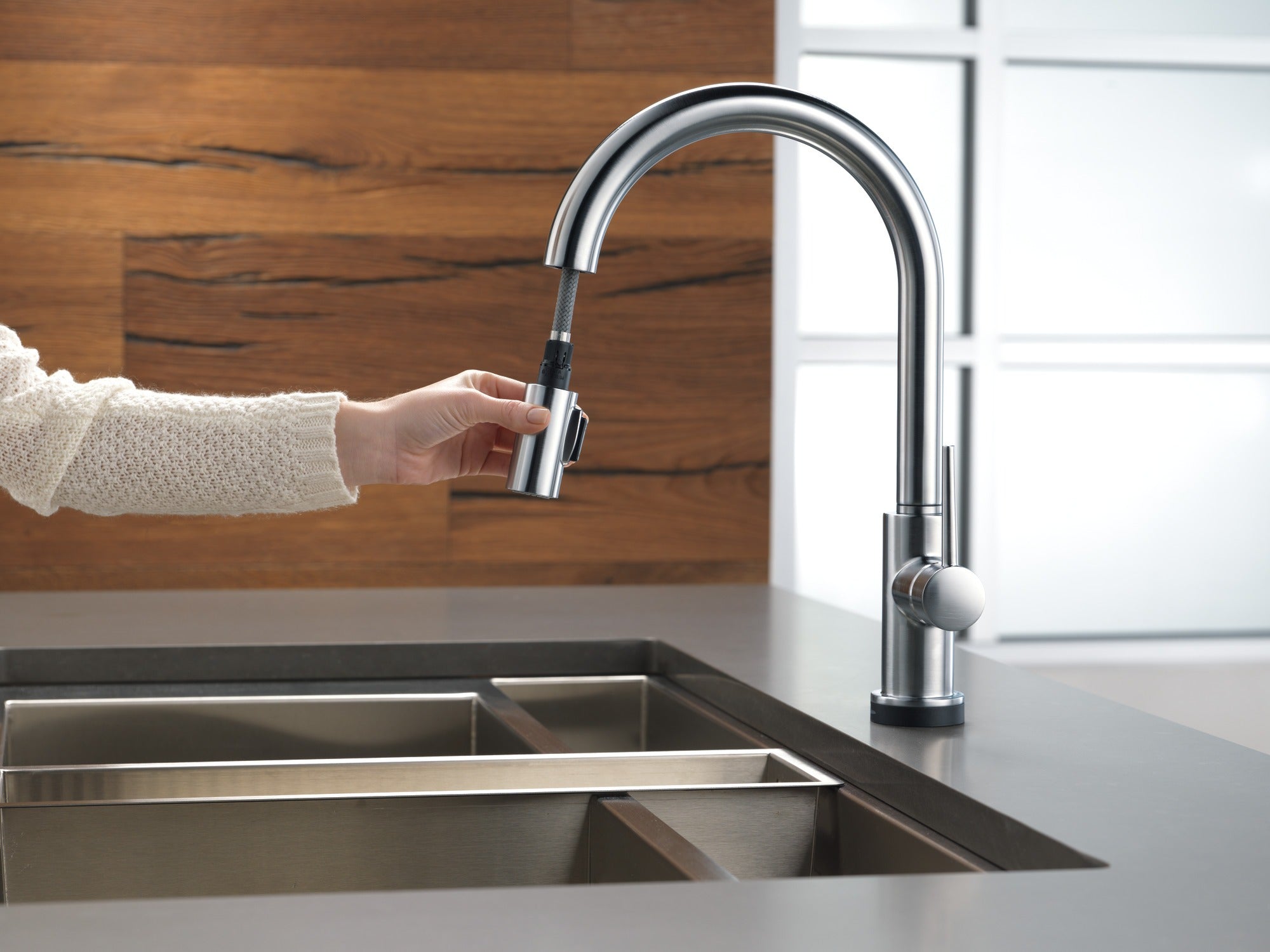 Delta Trinsic® VoiceIQ® Single-Handle Pull-Down Kitchen Faucet with Touch<sub>2</sub>O® Technology