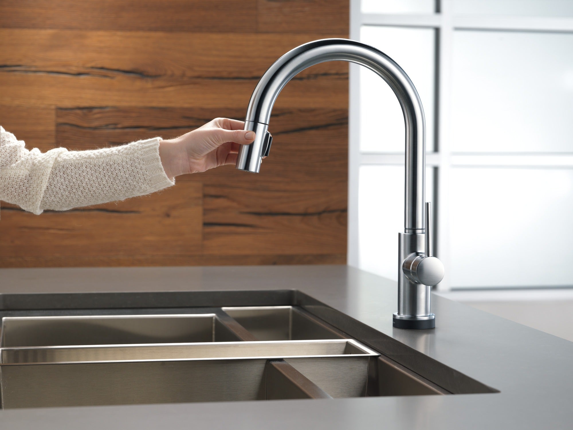 Delta Trinsic® VoiceIQ® Single-Handle Pull-Down Kitchen Faucet with Touch<sub>2</sub>O® Technology