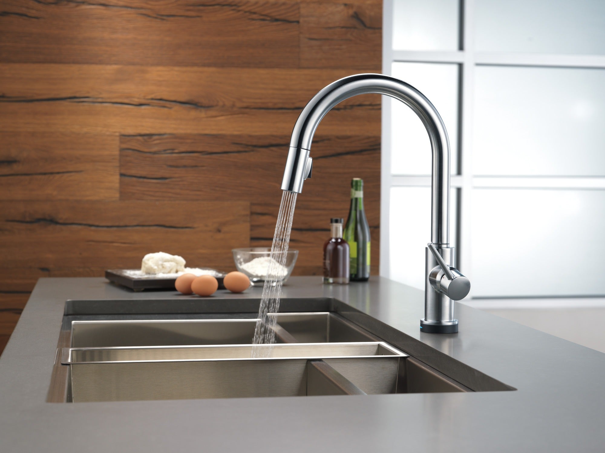 Delta Trinsic® VoiceIQ® Single-Handle Pull-Down Kitchen Faucet with Touch<sub>2</sub>O® Technology