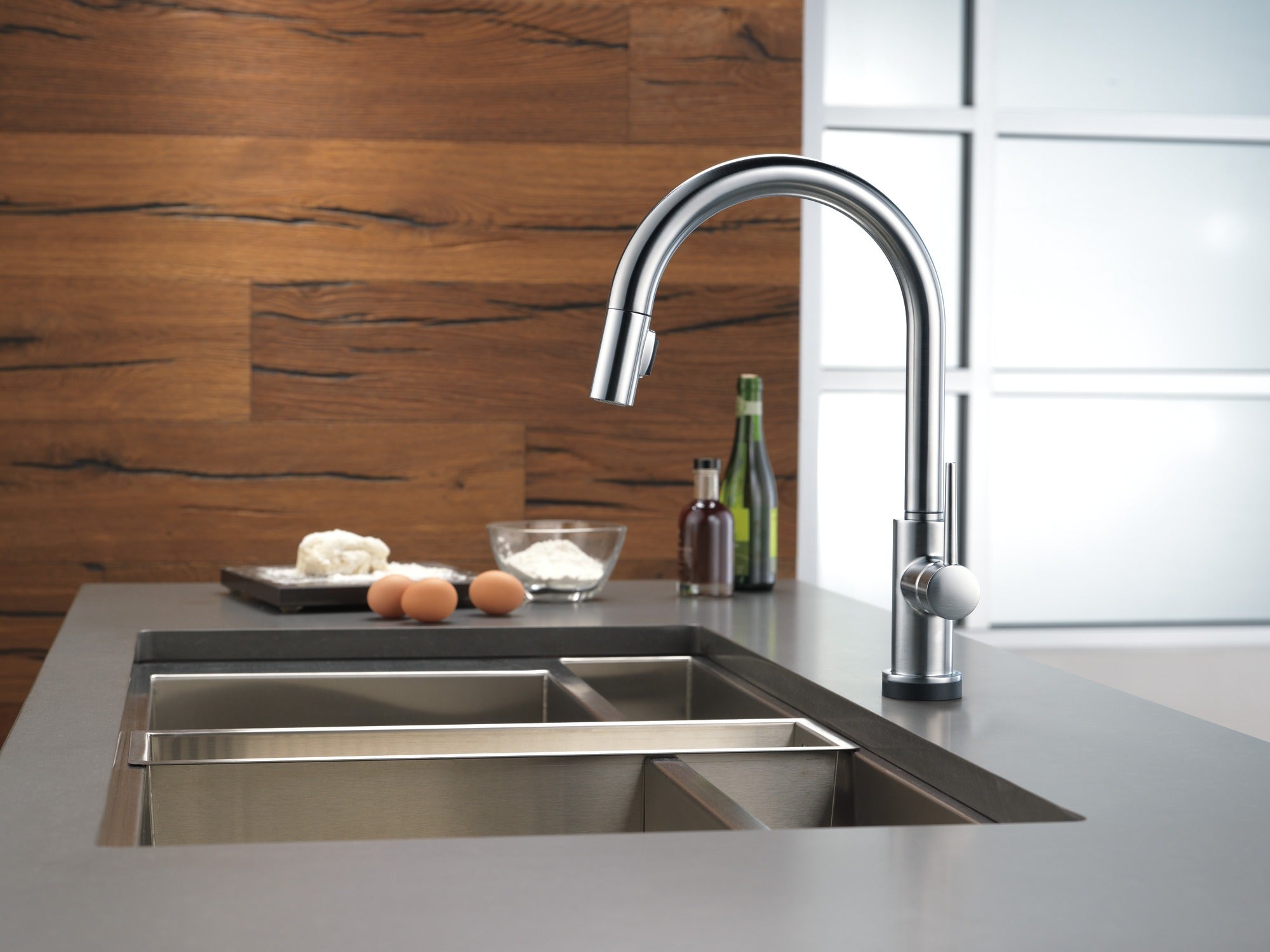 Delta Trinsic® VoiceIQ® Single-Handle Pull-Down Kitchen Faucet with Touch<sub>2</sub>O® Technology