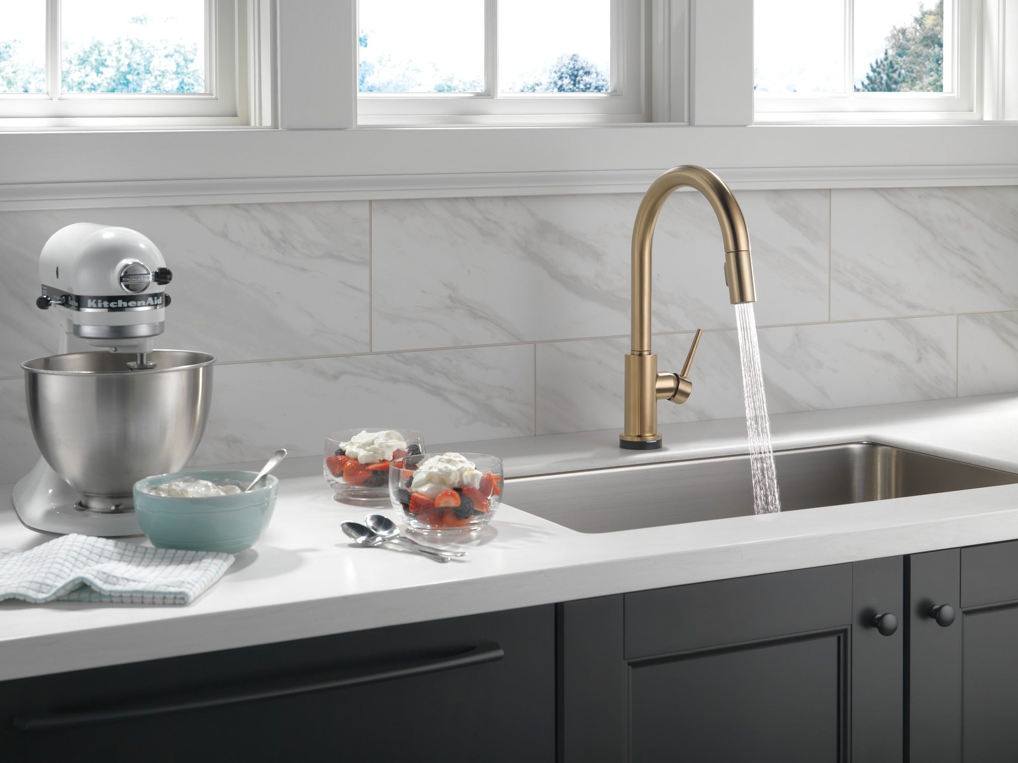 Delta Trinsic® VoiceIQ® Single-Handle Pull-Down Kitchen Faucet with Touch<sub>2</sub>O® Technology