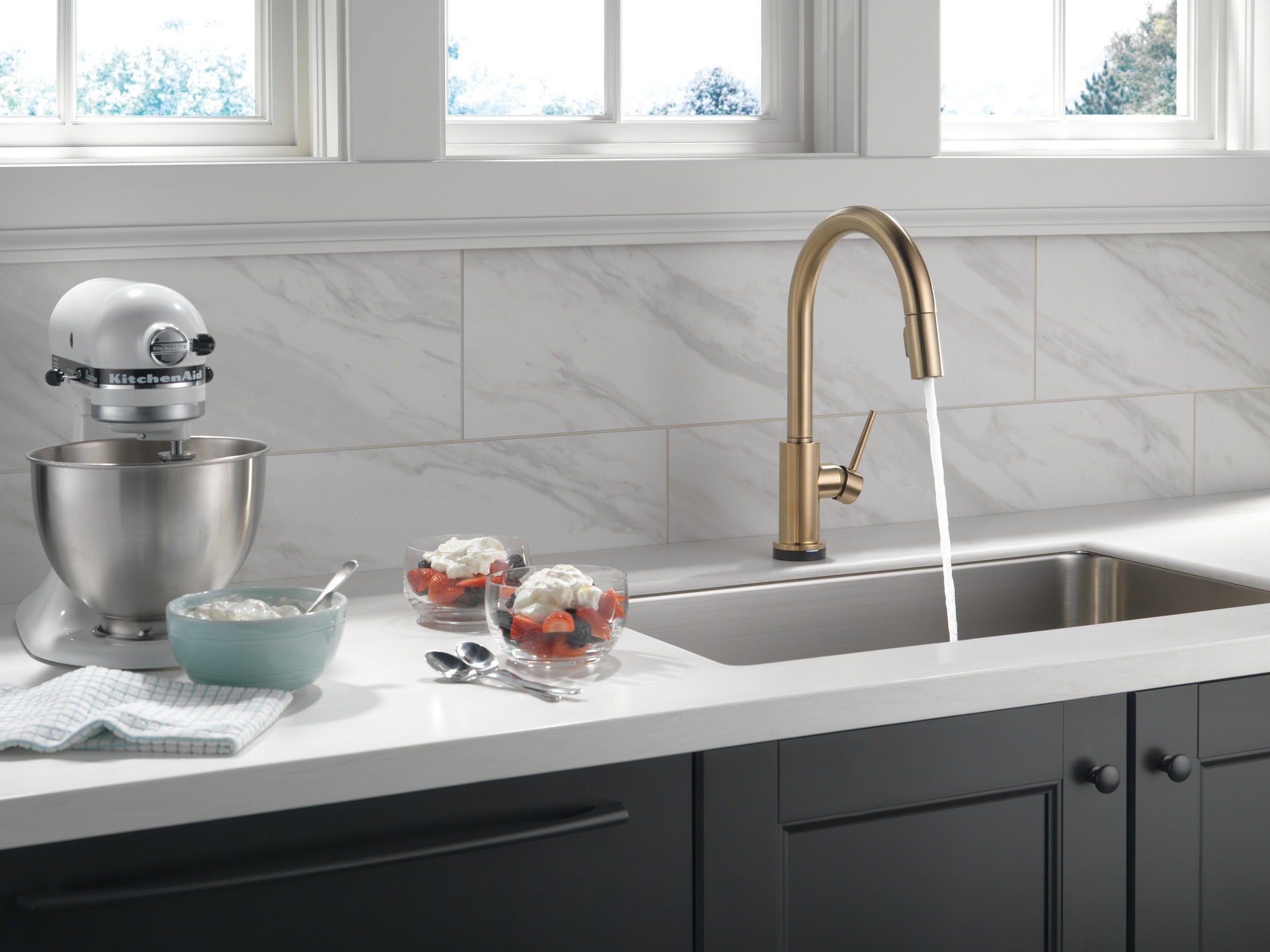 Delta Trinsic® VoiceIQ® Single-Handle Pull-Down Kitchen Faucet with Touch<sub>2</sub>O® Technology