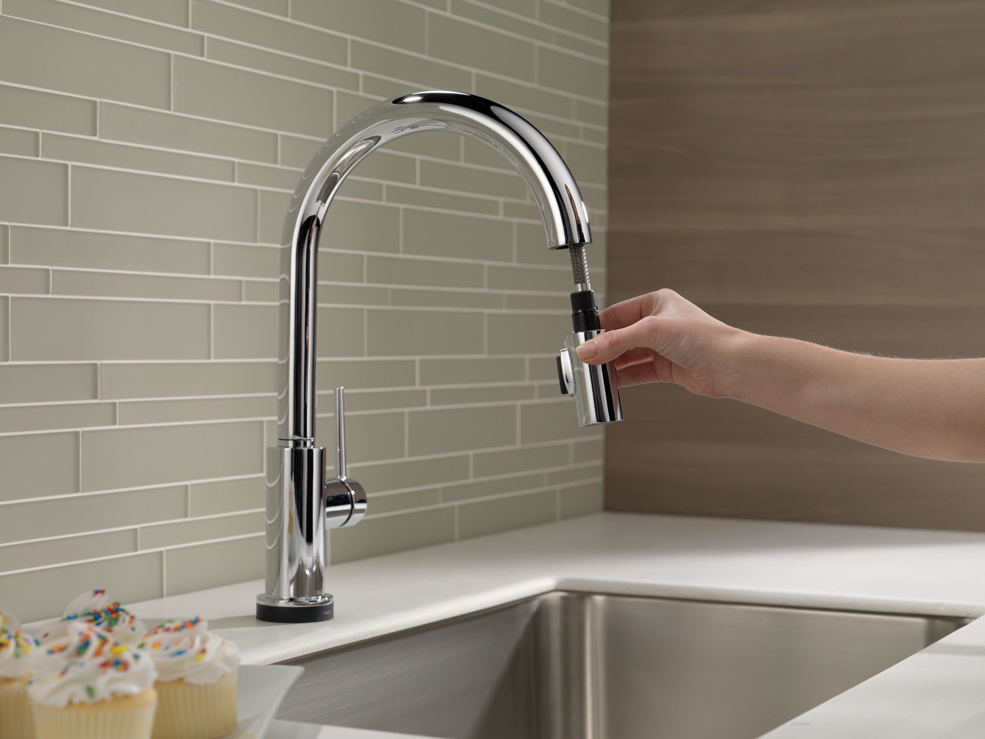 Delta Trinsic® VoiceIQ® Single-Handle Pull-Down Kitchen Faucet with Touch<sub>2</sub>O® Technology