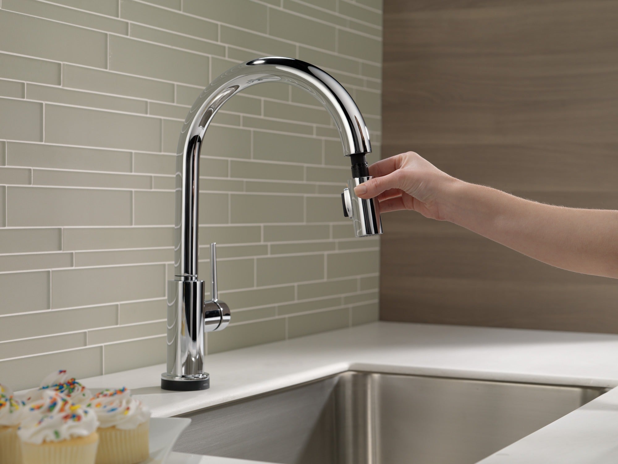 Delta Trinsic® VoiceIQ® Single-Handle Pull-Down Kitchen Faucet with Touch<sub>2</sub>O® Technology