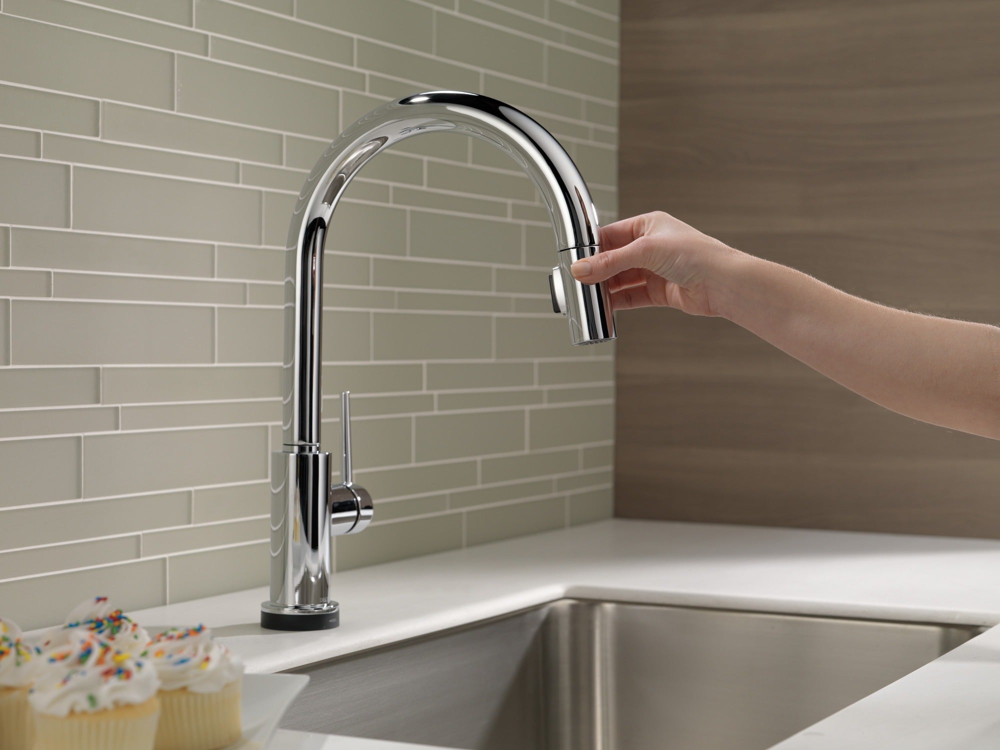 Delta Trinsic® VoiceIQ® Single-Handle Pull-Down Kitchen Faucet with Touch<sub>2</sub>O® Technology