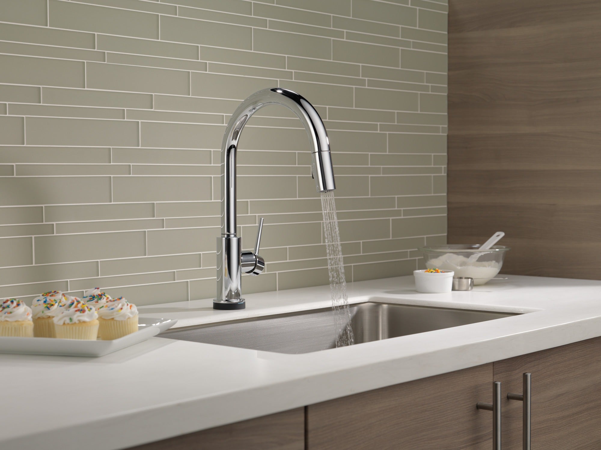 Delta Trinsic® VoiceIQ® Single-Handle Pull-Down Kitchen Faucet with Touch<sub>2</sub>O® Technology