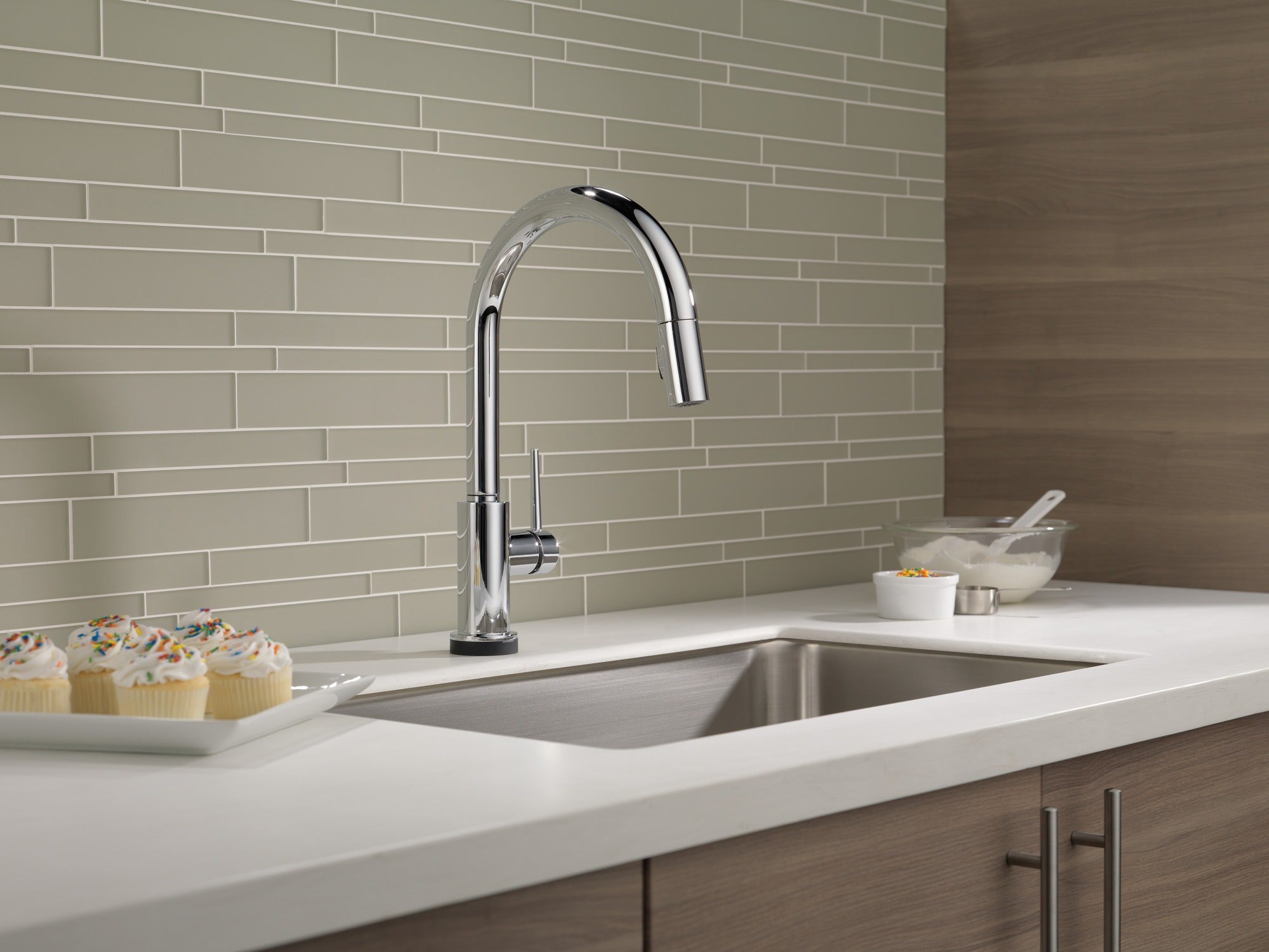 Delta Trinsic® VoiceIQ® Single-Handle Pull-Down Kitchen Faucet with Touch<sub>2</sub>O® Technology