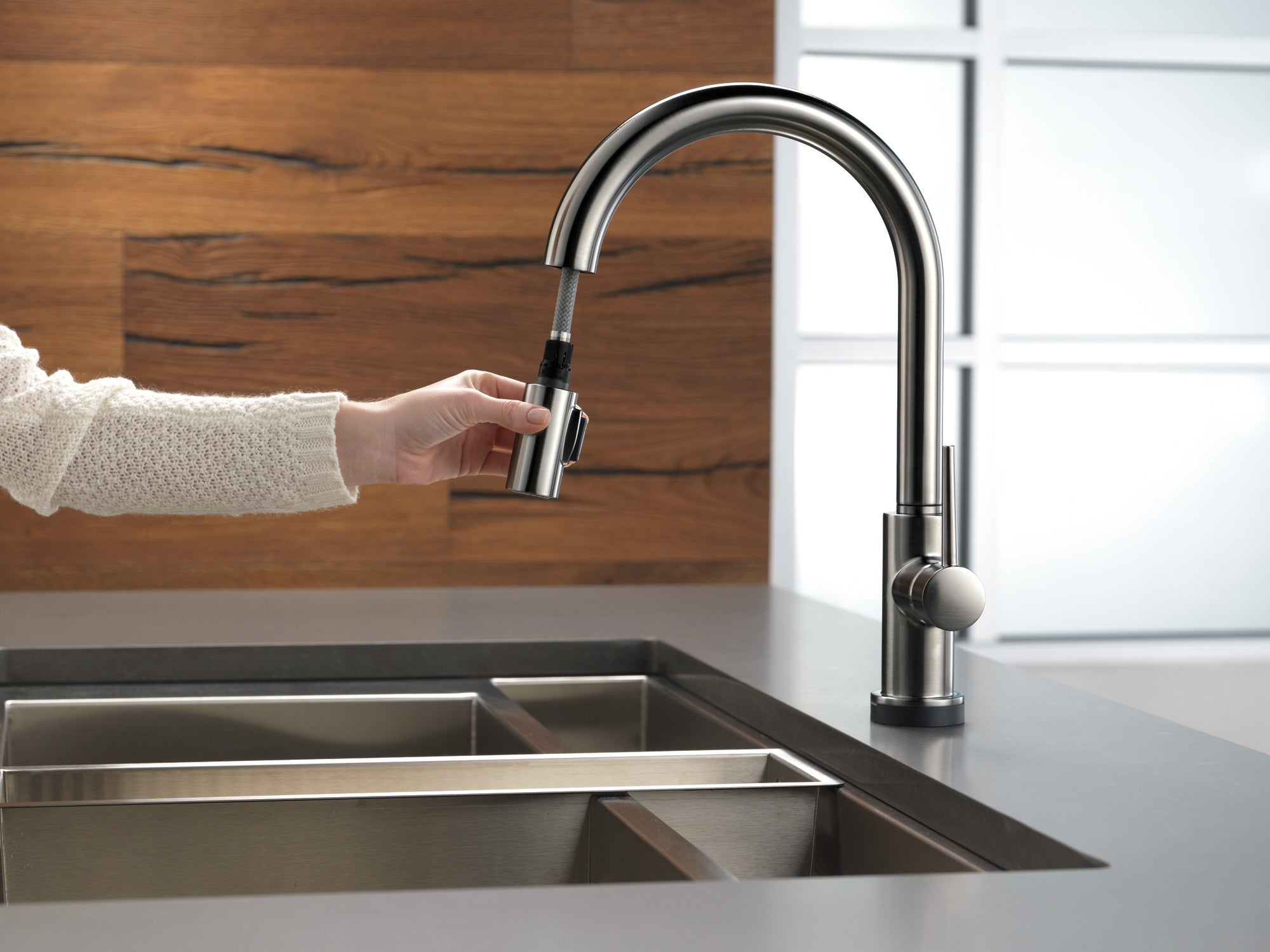 Delta Trinsic® VoiceIQ® Single-Handle Pull-Down Kitchen Faucet with Touch<sub>2</sub>O® Technology Technology