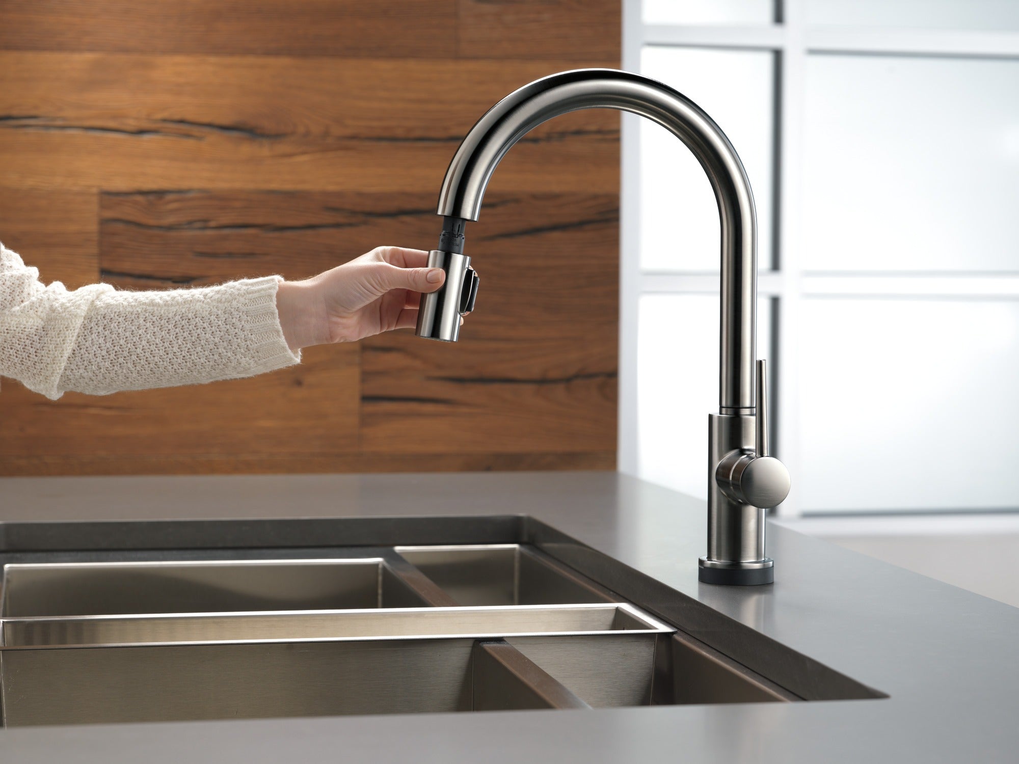 Delta Trinsic® VoiceIQ® Single-Handle Pull-Down Kitchen Faucet with Touch<sub>2</sub>O® Technology Technology