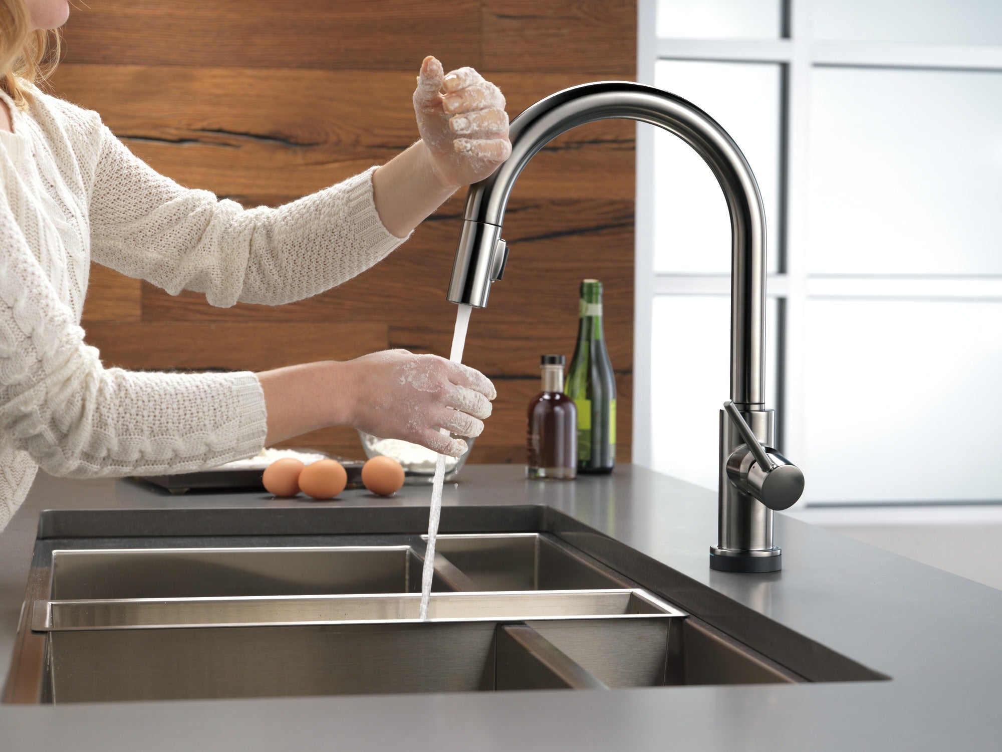 Delta Trinsic® VoiceIQ® Single-Handle Pull-Down Kitchen Faucet with Touch<sub>2</sub>O® Technology Technology