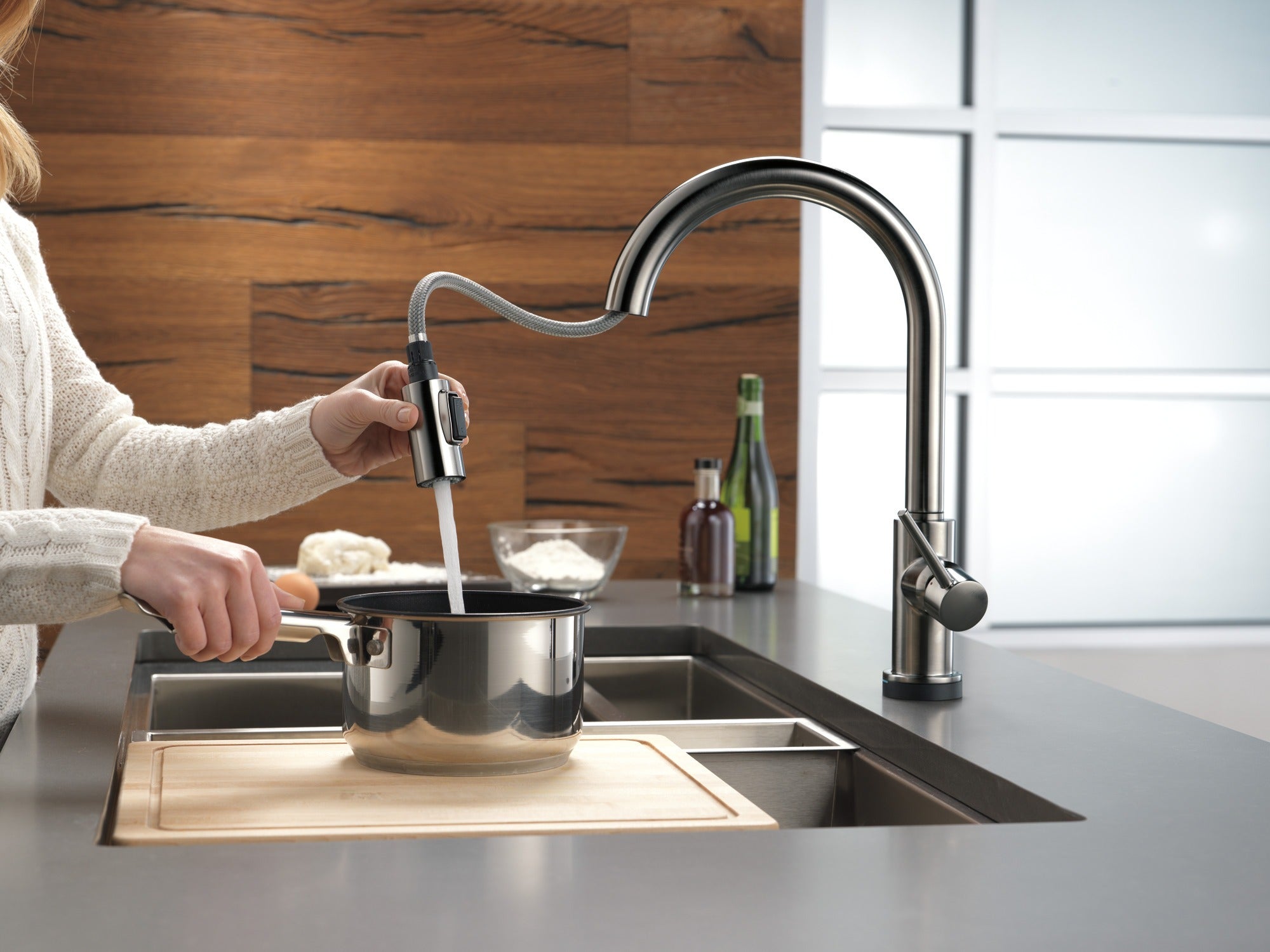 Delta Trinsic® VoiceIQ® Single-Handle Pull-Down Kitchen Faucet with Touch<sub>2</sub>O® Technology Technology