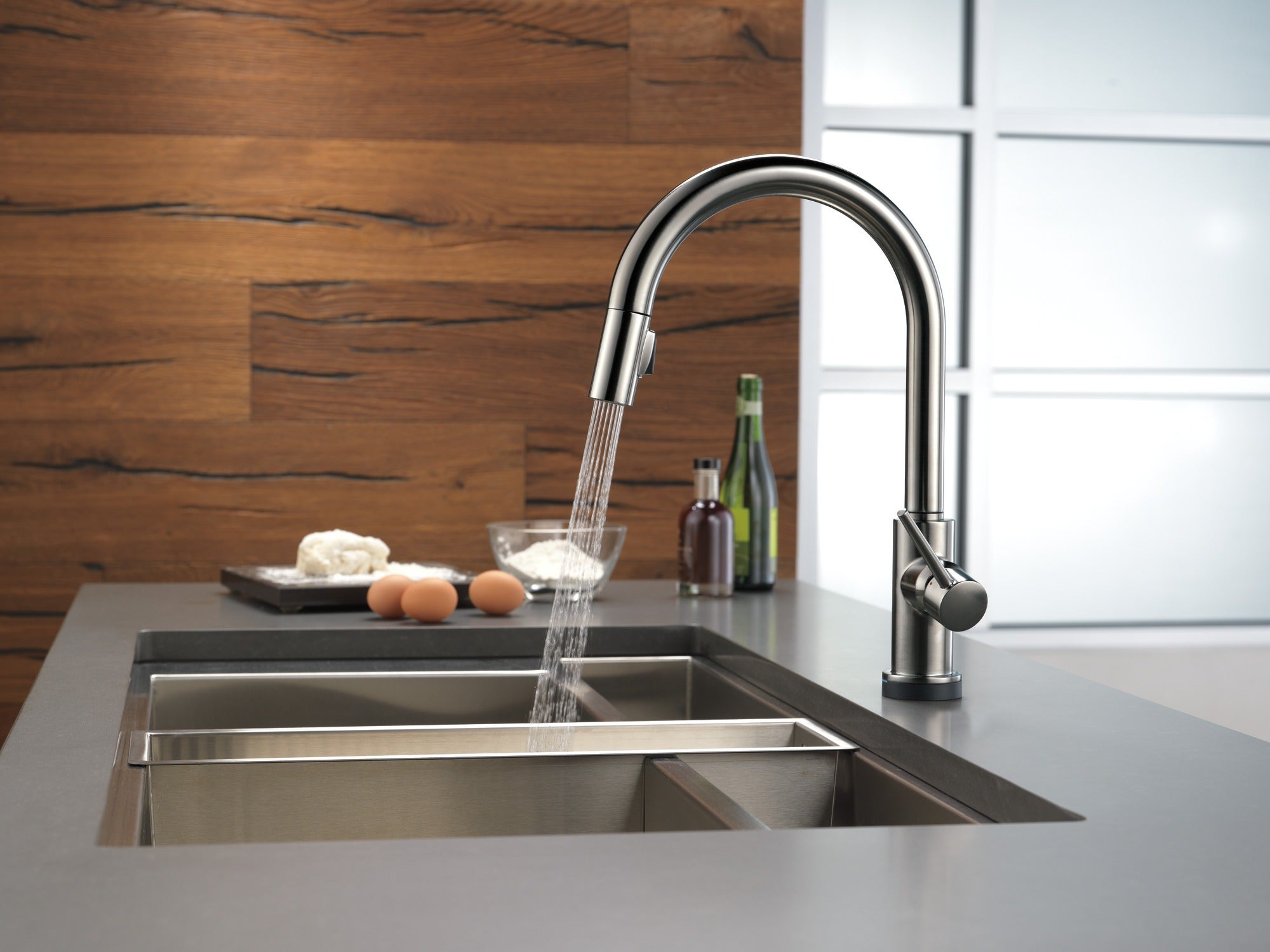 Delta Trinsic® VoiceIQ® Single-Handle Pull-Down Kitchen Faucet with Touch<sub>2</sub>O® Technology Technology