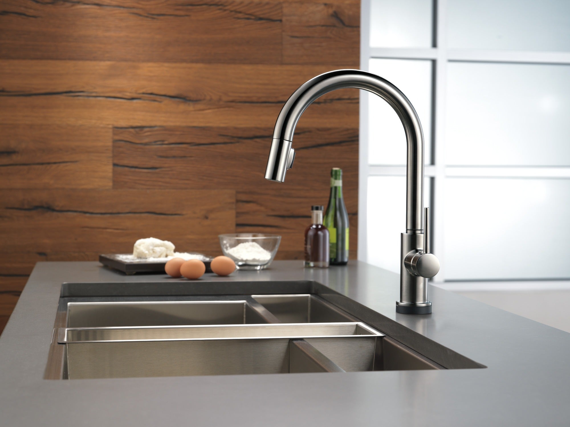 Delta Trinsic® VoiceIQ® Single-Handle Pull-Down Kitchen Faucet with Touch<sub>2</sub>O® Technology Technology