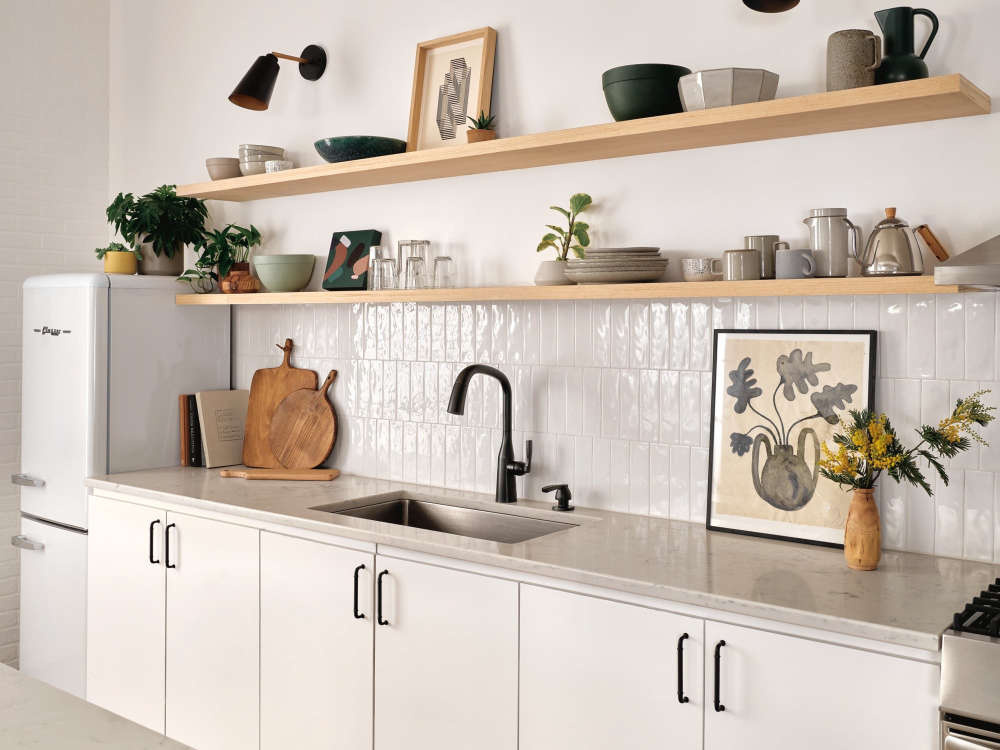 Delta Stryke® Single Handle Pull-Down Kitchen Faucet
