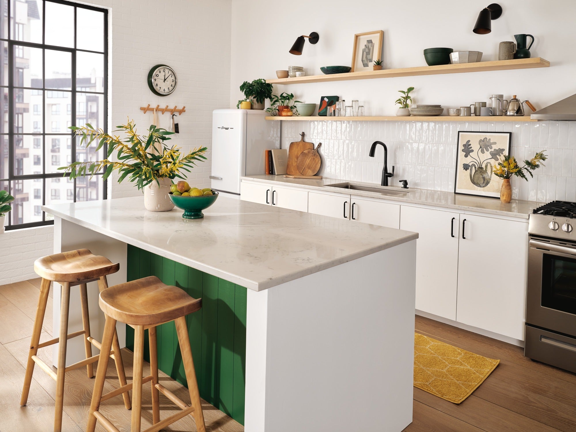 Delta Stryke® Single Handle Pull-Down Kitchen Faucet