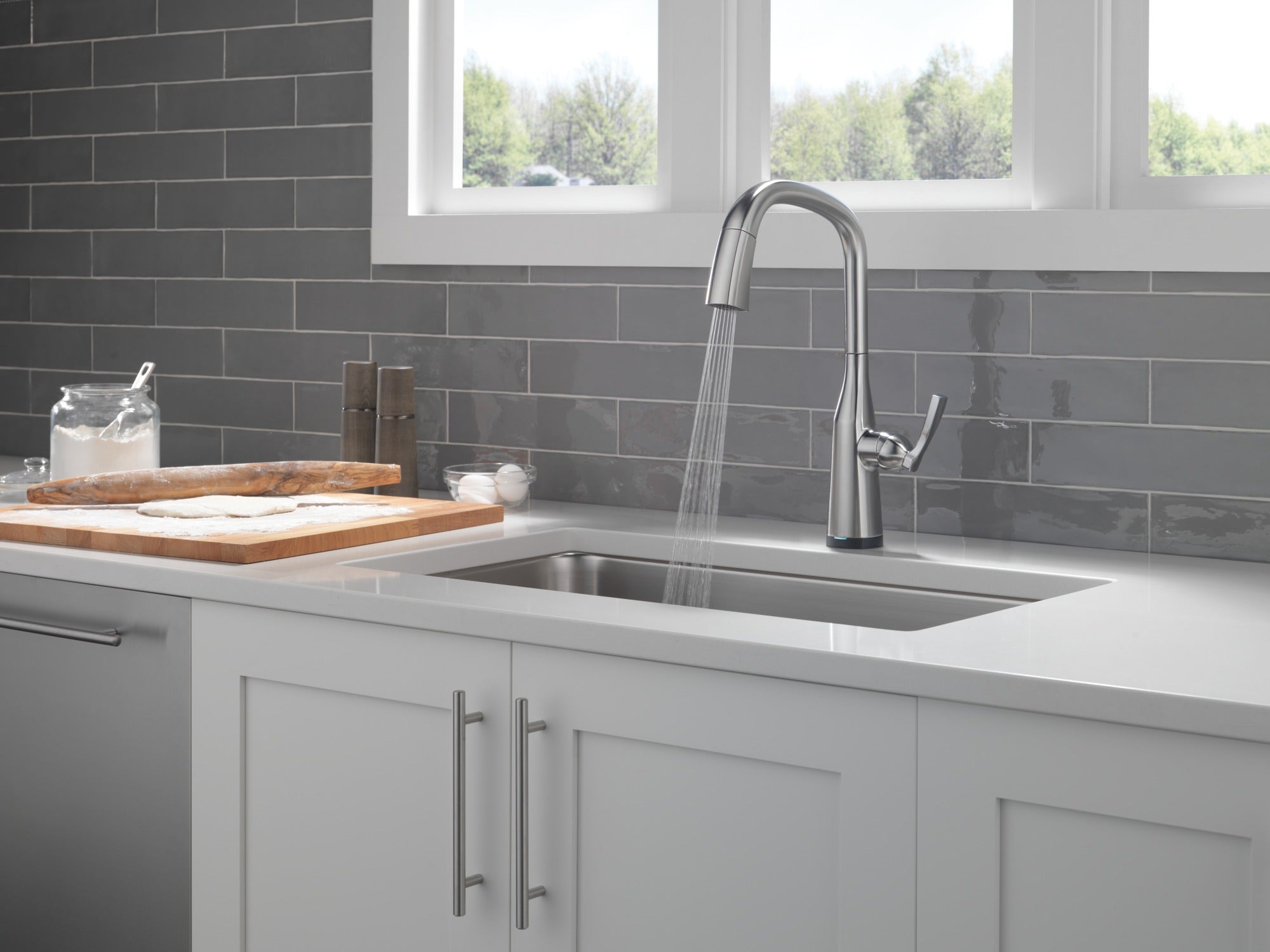 Delta Stryke® Single Handle Pull-Down Kitchen Faucet with Touch<sub>2</sub>O® Technology