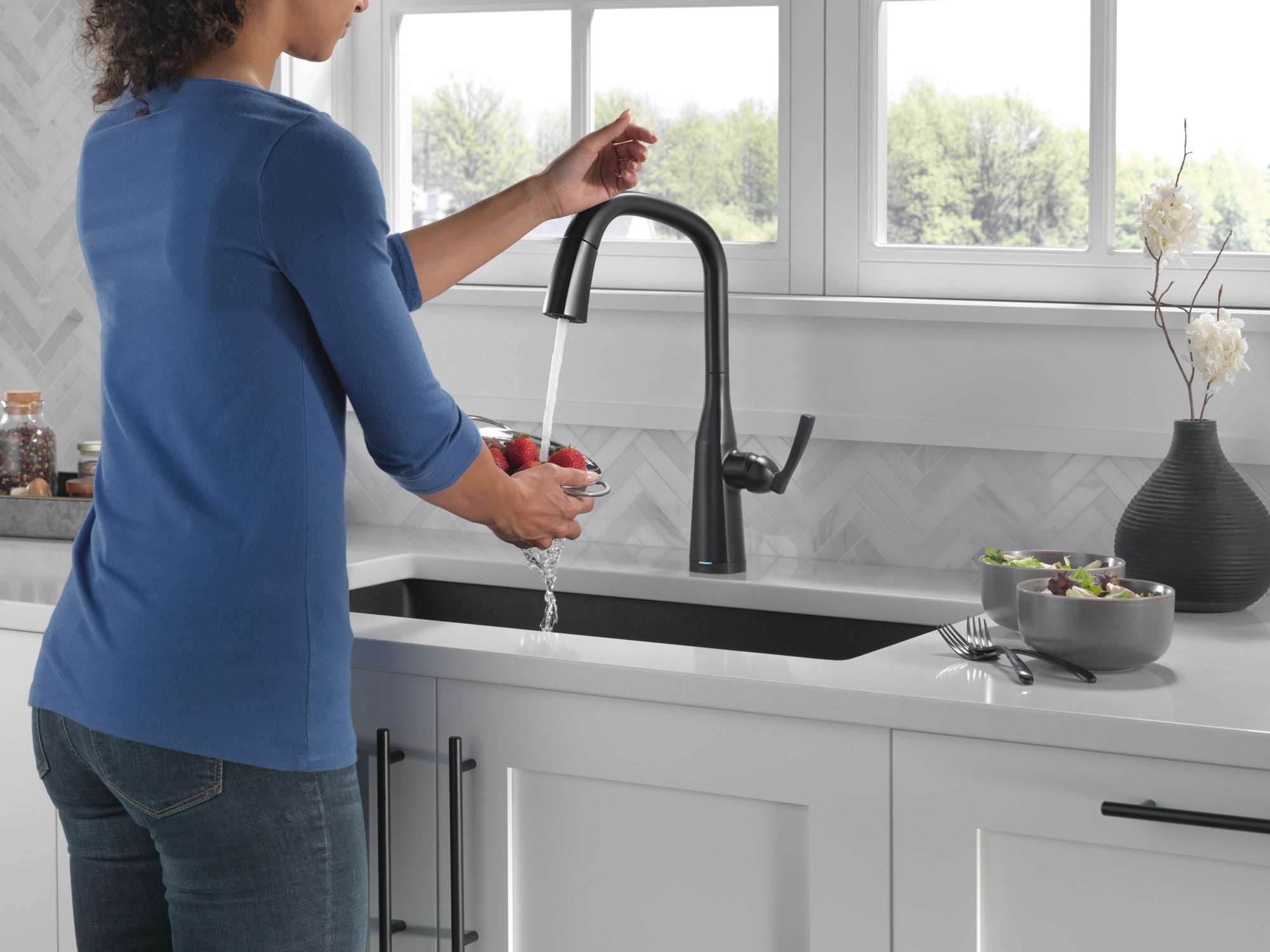 Delta Stryke® Single Handle Pull-Down Kitchen Faucet with Touch<sub>2</sub>O® Technology