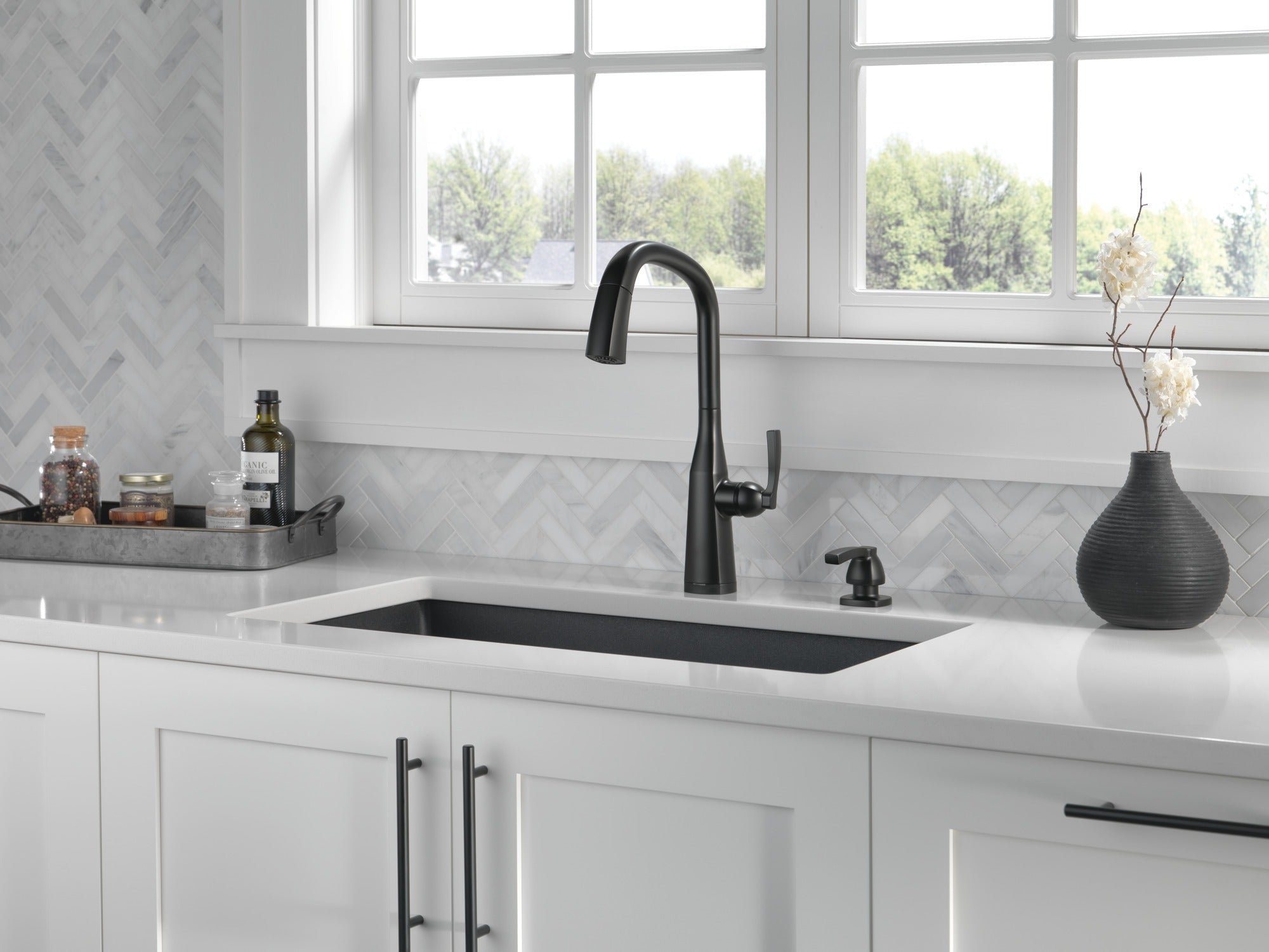 Delta Stryke® Single Handle Pull-Down Kitchen Faucet with Touch<sub>2</sub>O® Technology